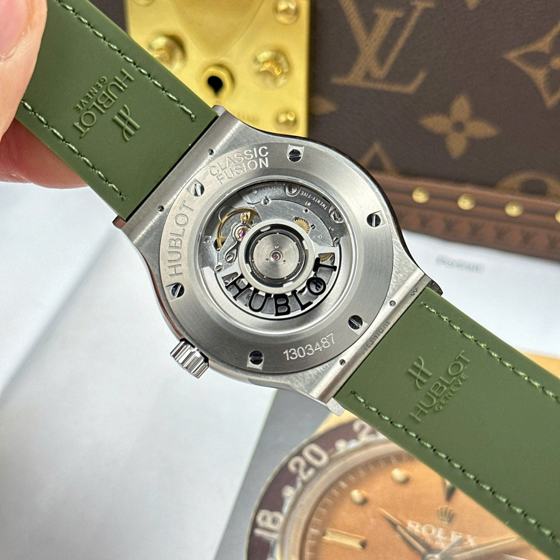 Hublot Classic Fusion Green Watch Weight 84 Grams Super Light 42mm - Image 10