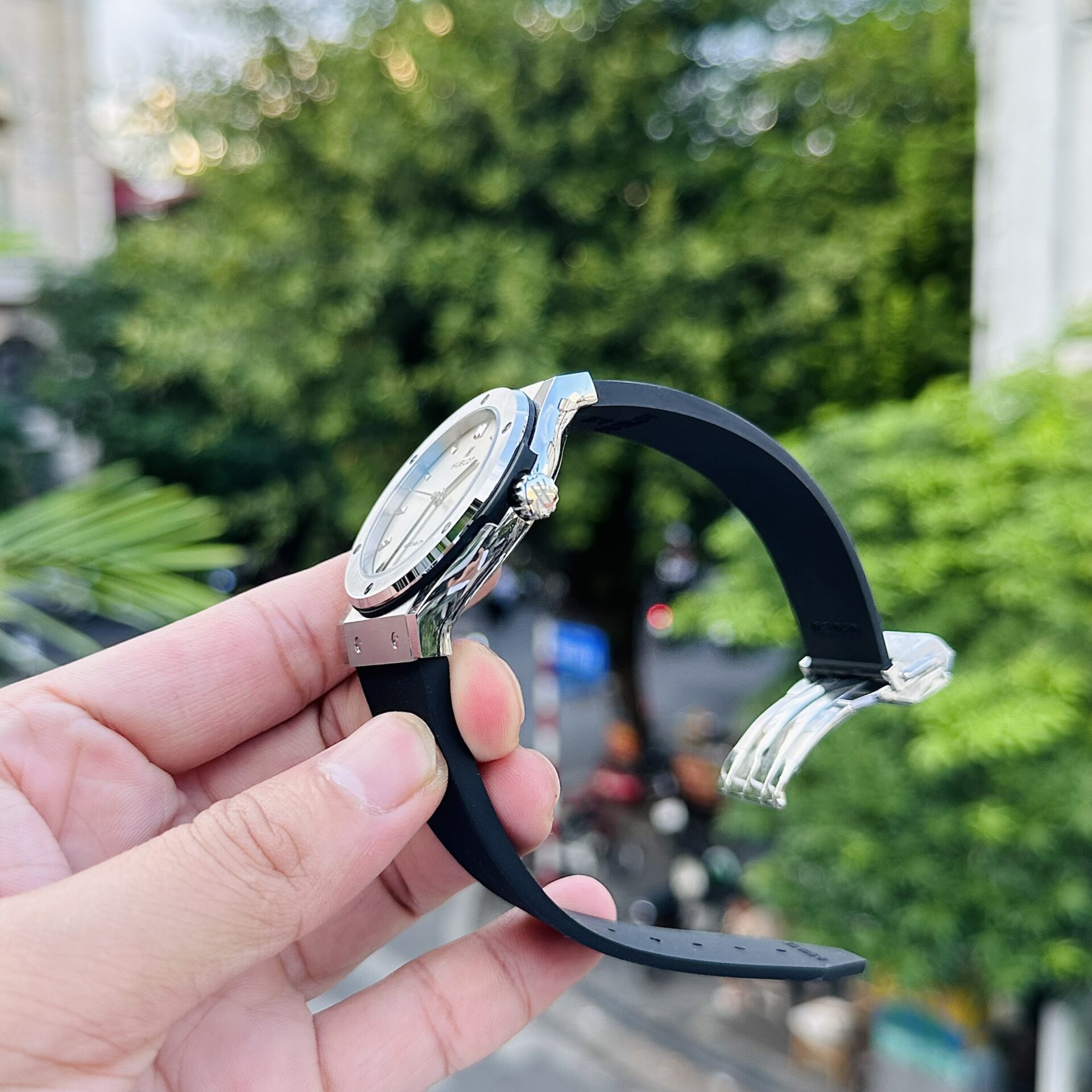 Hublot Classic Fusion Watch White Dial 42mm - Image 4