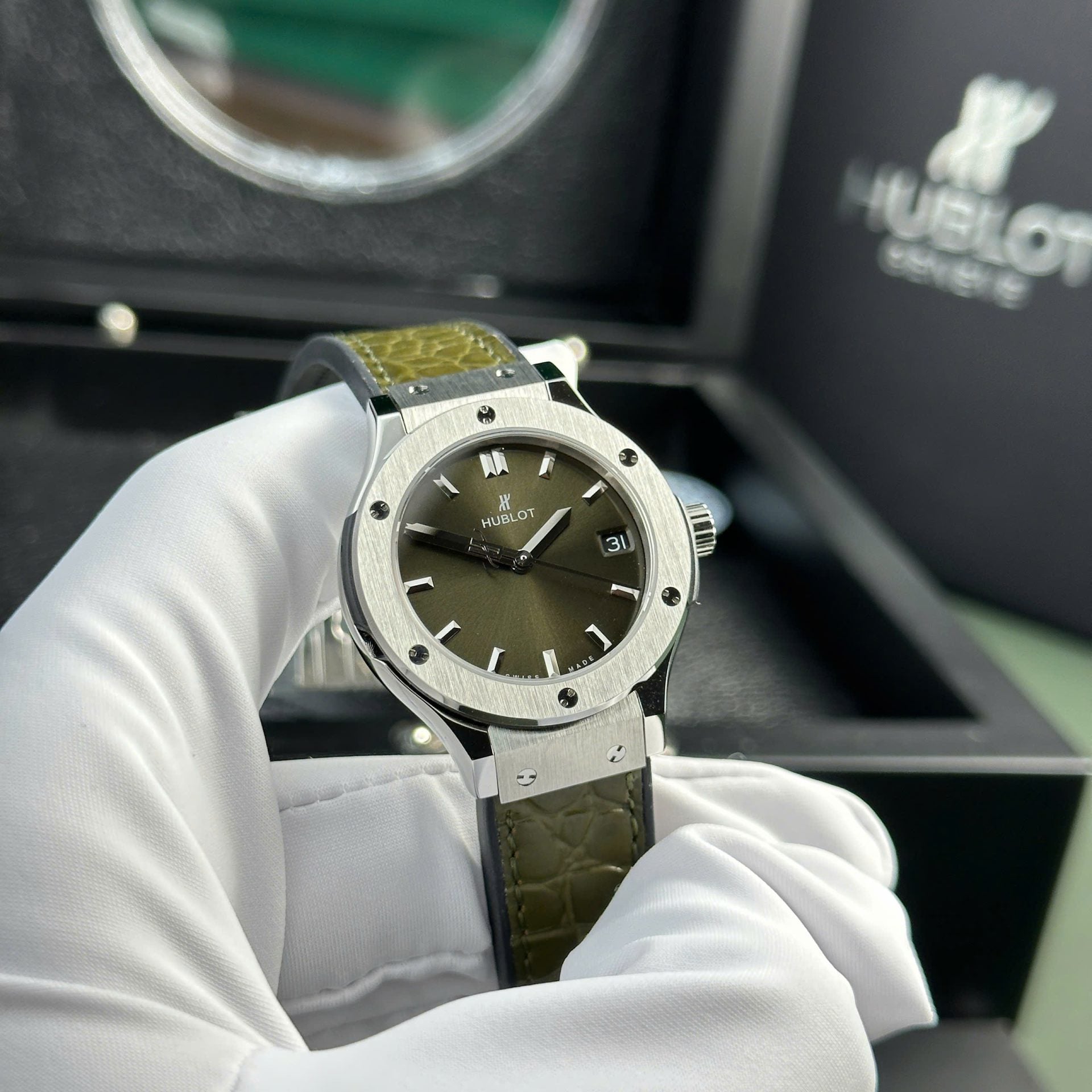 Hublot Classic Fusion Watch Womens Green 33mm - Image 3