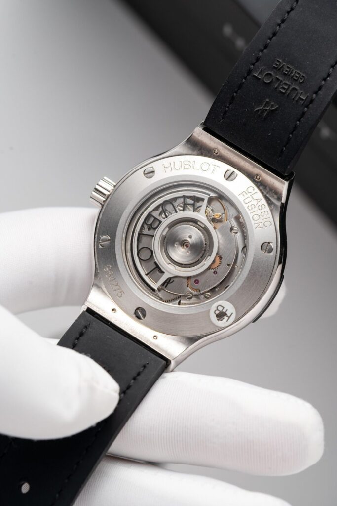 Đồng Hồ Hublot Classic Fusion Titanium Green Đính Full Đá 38mm (2)