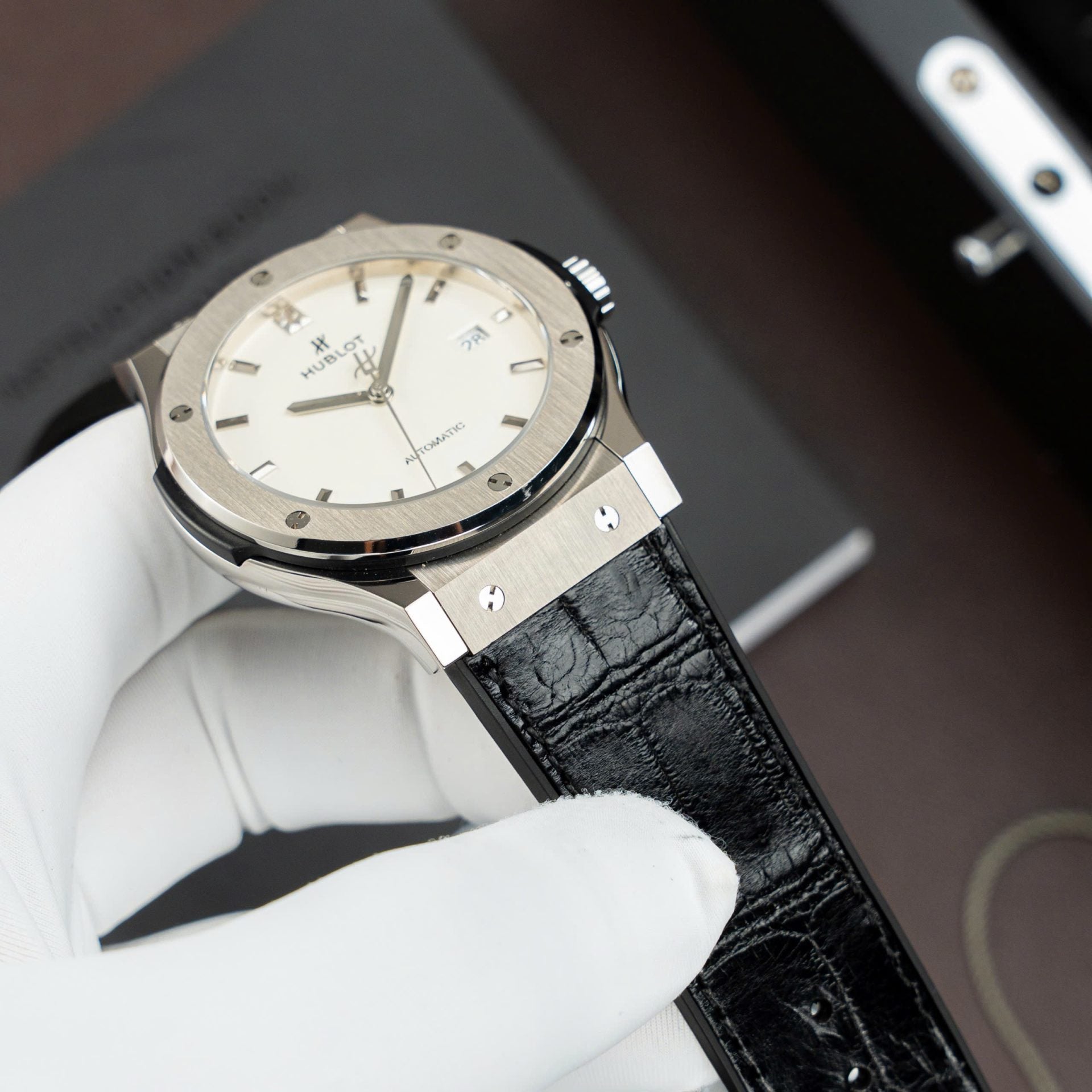 Hublot Classic Fusion Titanium White Dial Watche Movement SW300 Weight 84 Gram 42mm - Image 5