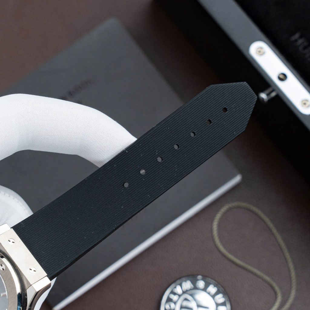 Đồng Hồ Hublot Classic Fusion Titanium Màu Xám Chế Tác Máy SW300 Thuỵ Sỹ Dây Cao Su 42mm (2)