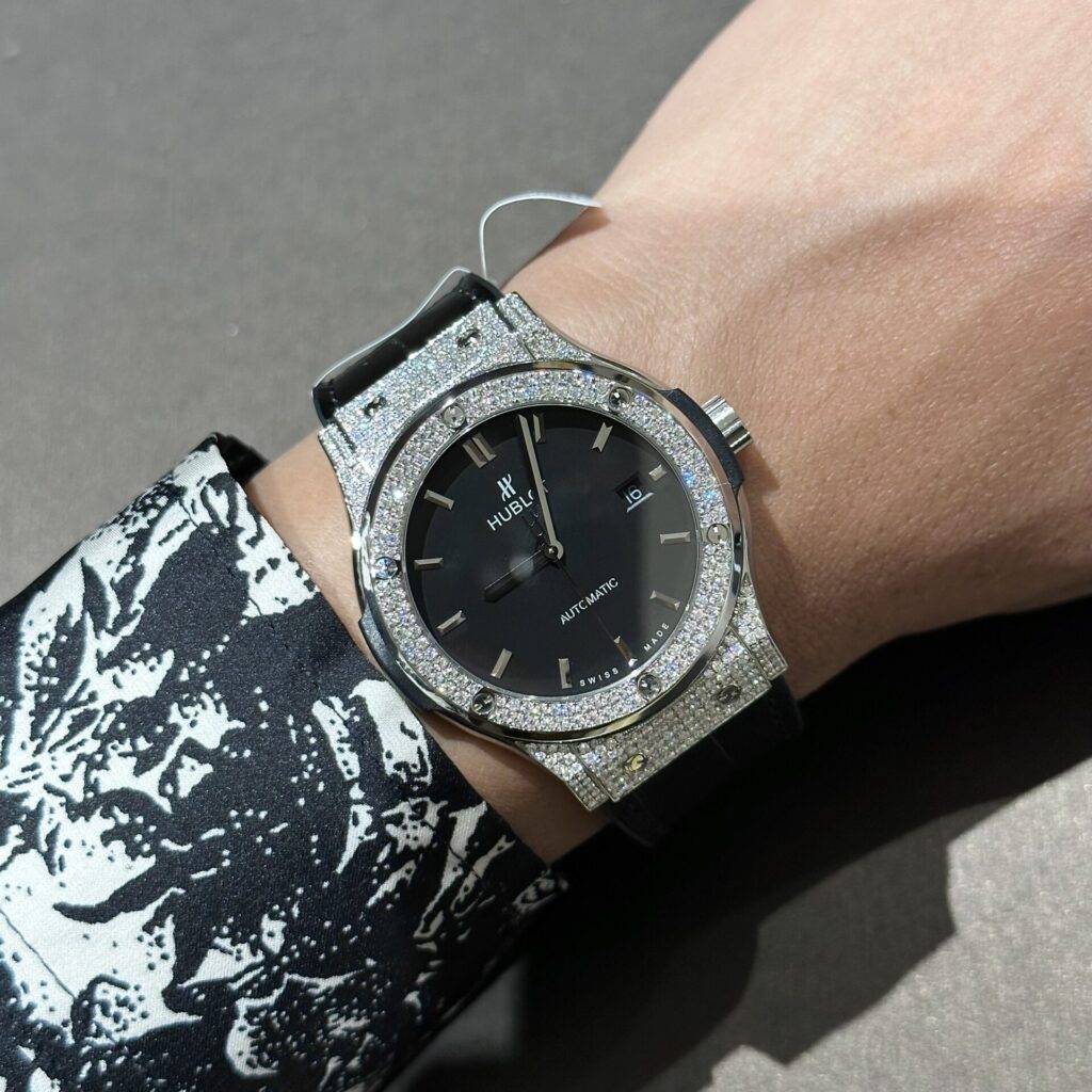 Đồng Hồ Hublot Độ Full Kim Cương Moissanite Màu Đen 42mm (2)