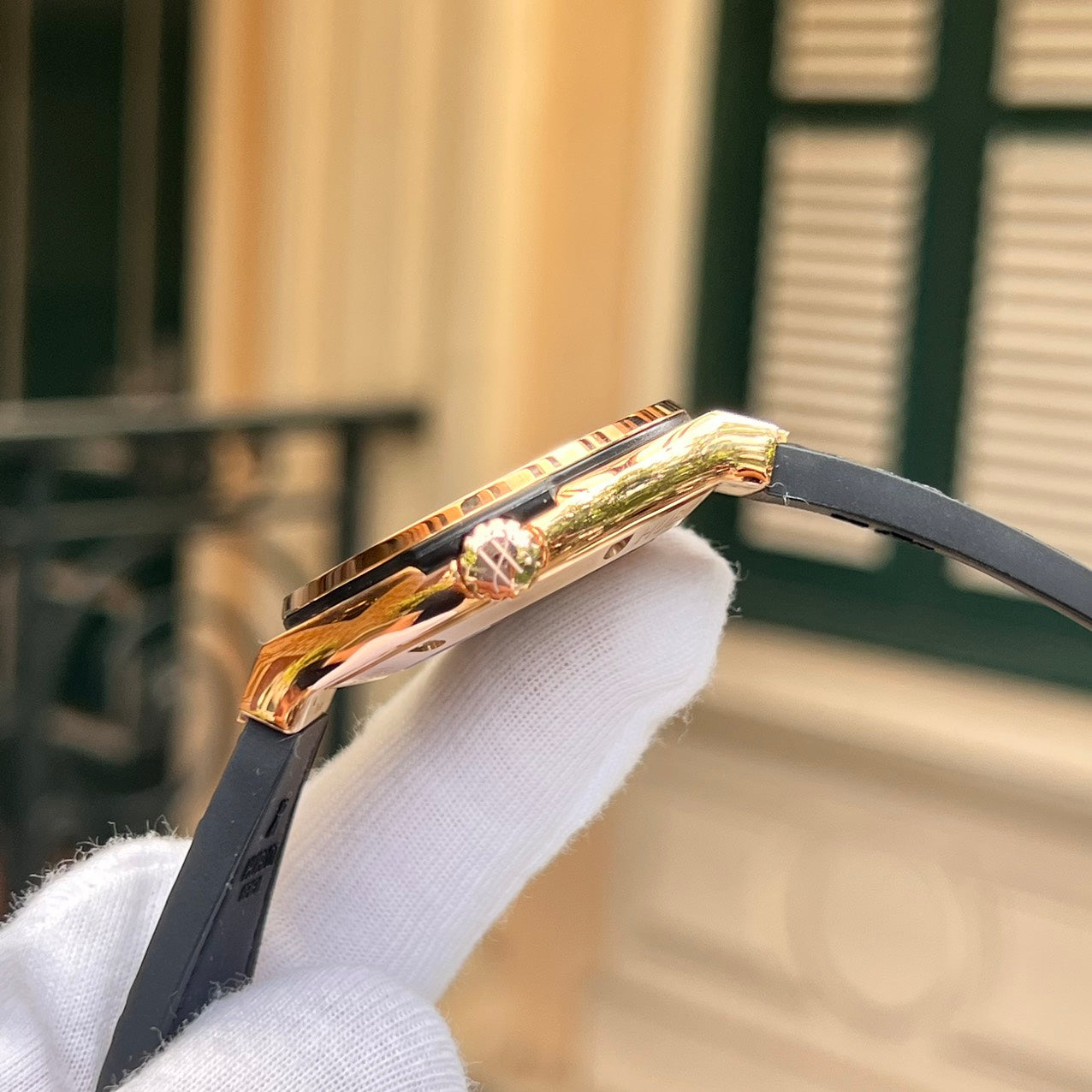 Hublot Classic Fusion King Gold Watch Diamond Bezel 42mm - Image 4