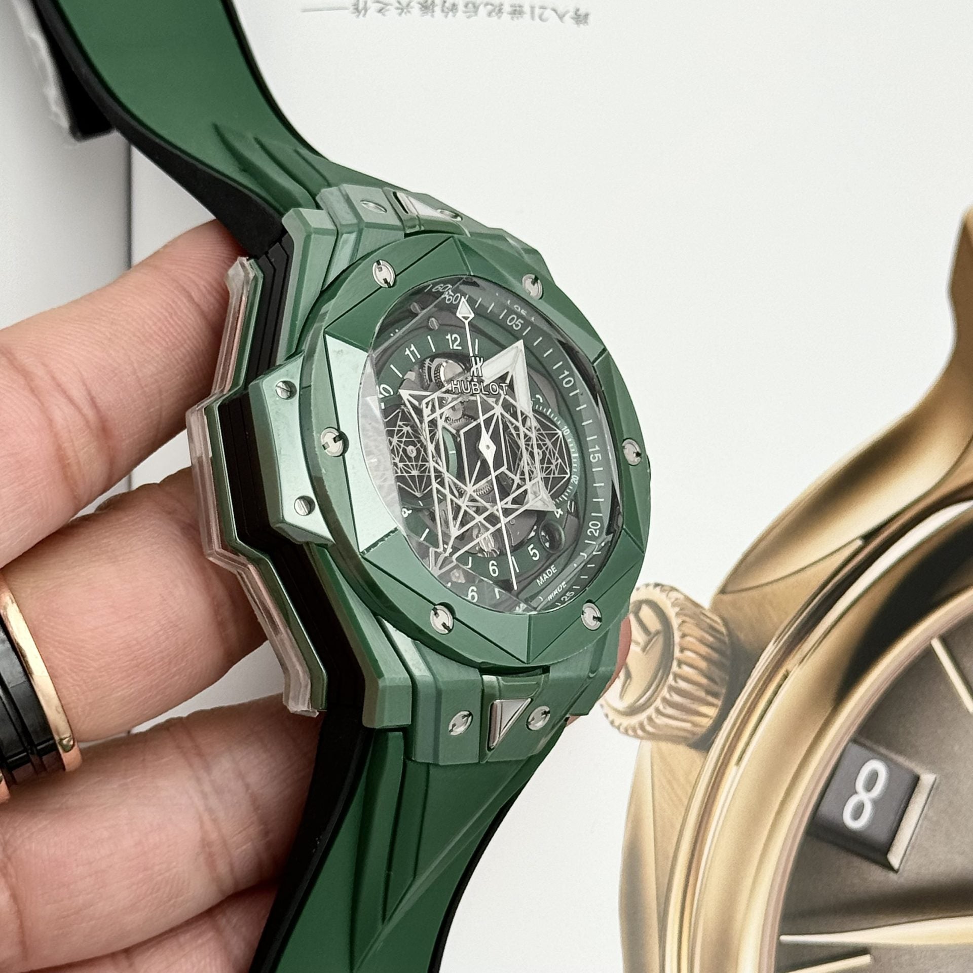 Hublot Watch Big Bang Sang Bleu II Green Ceramic 45mm - Image 6