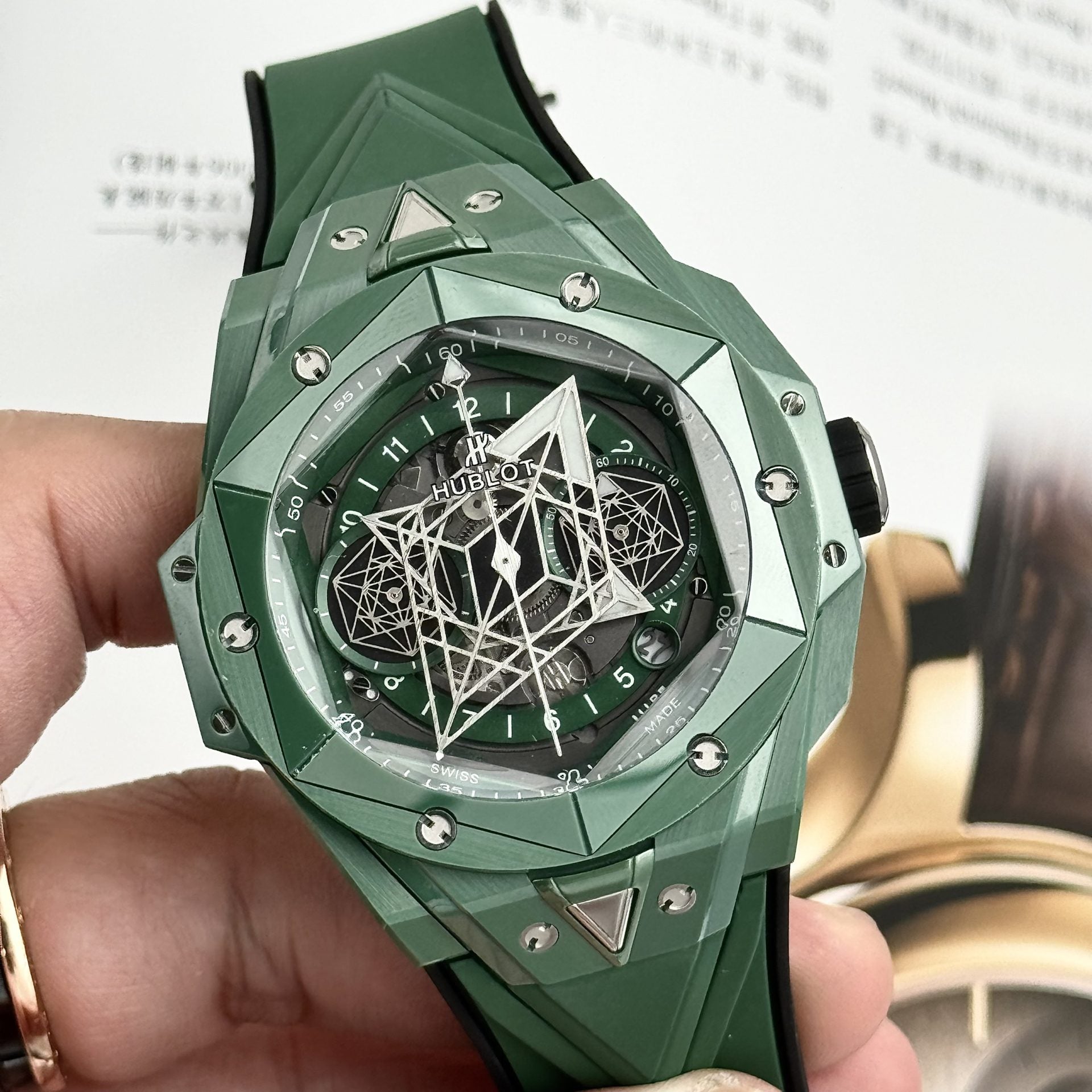 Hublot Watch Big Bang Sang Bleu II Green Ceramic 45mm - Image 4