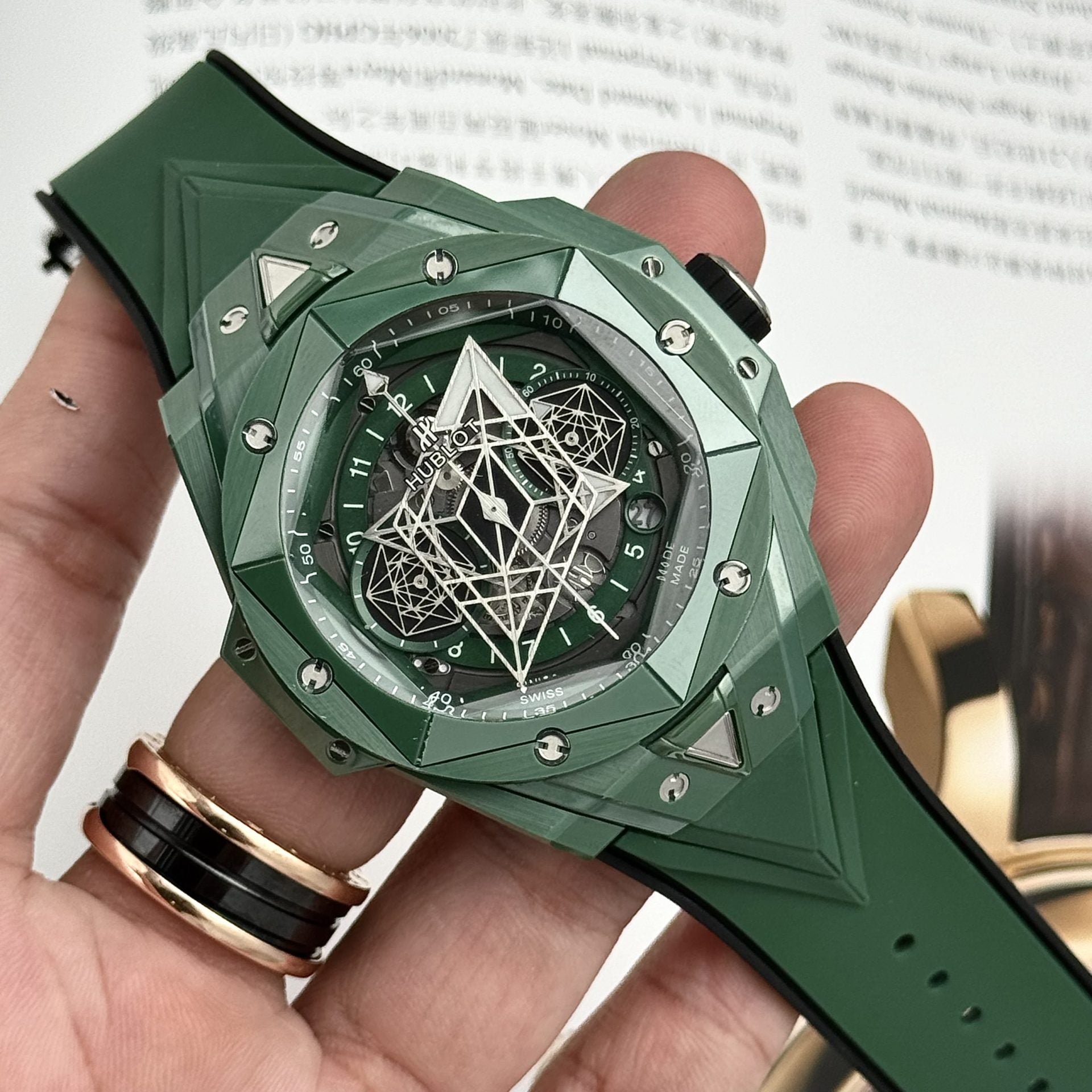 Hublot Watch Big Bang Sang Bleu II Green Ceramic 45mm - Image 3