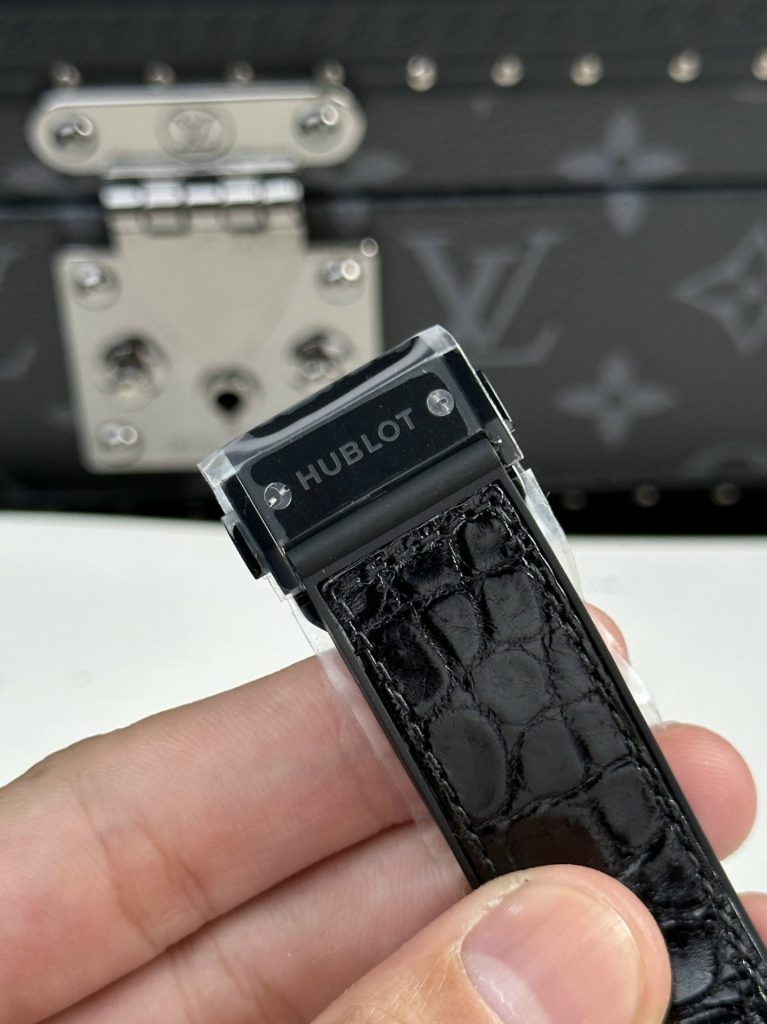 Đồng Hồ Hublot Nam Tinh Chỉnh Classic Fusion Ceramic Mặt Carbon 42mm (1)