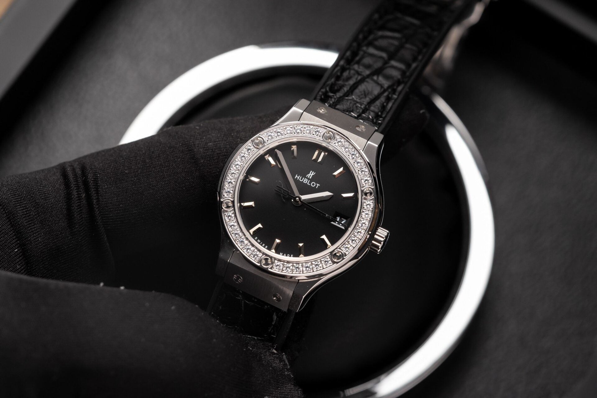 Hublot Watch With Diamonds Bezel Black Dial 33mm - Image 3