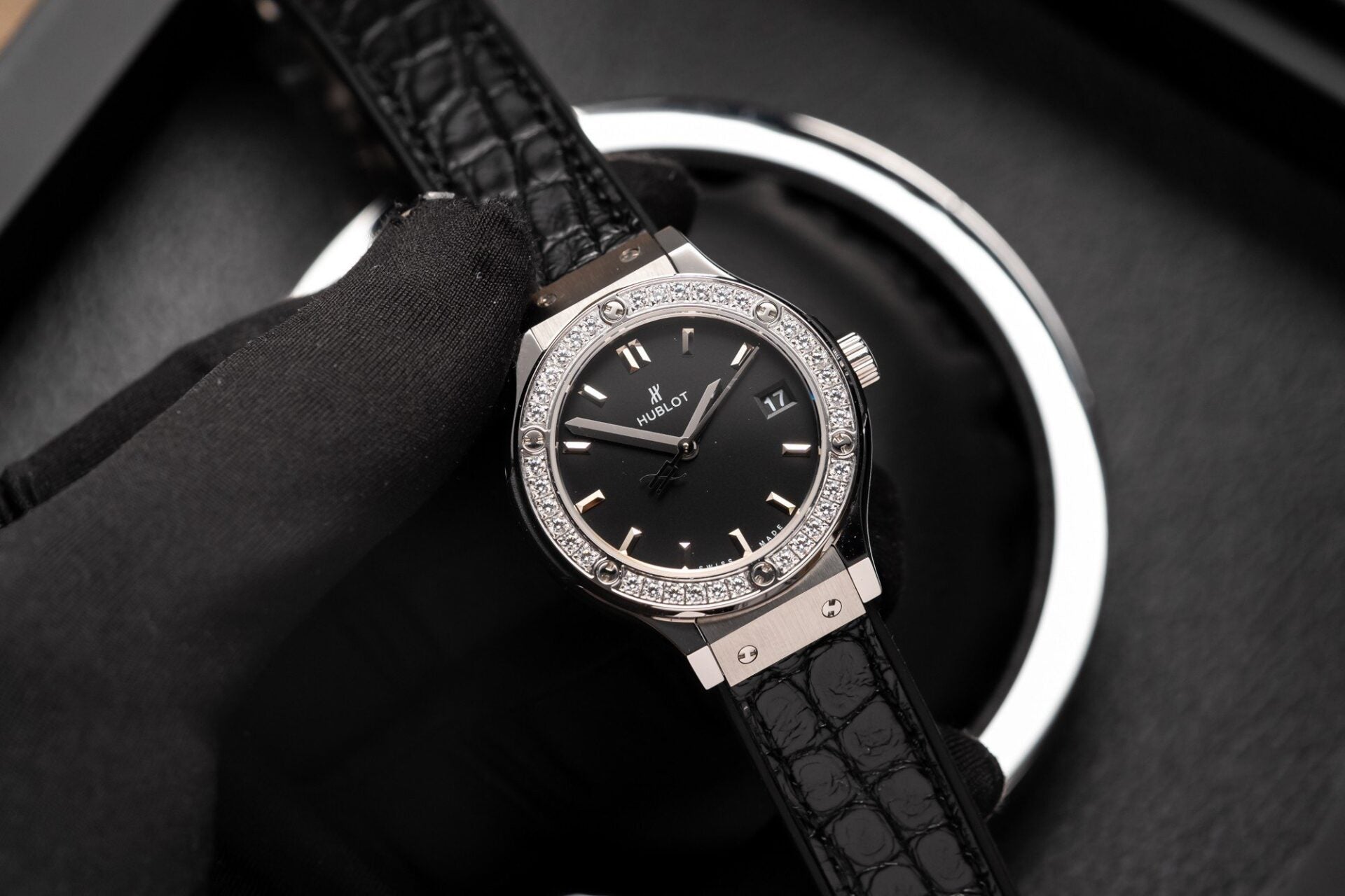 Hublot Watch With Diamonds Bezel Black Dial 33mm - Image 2