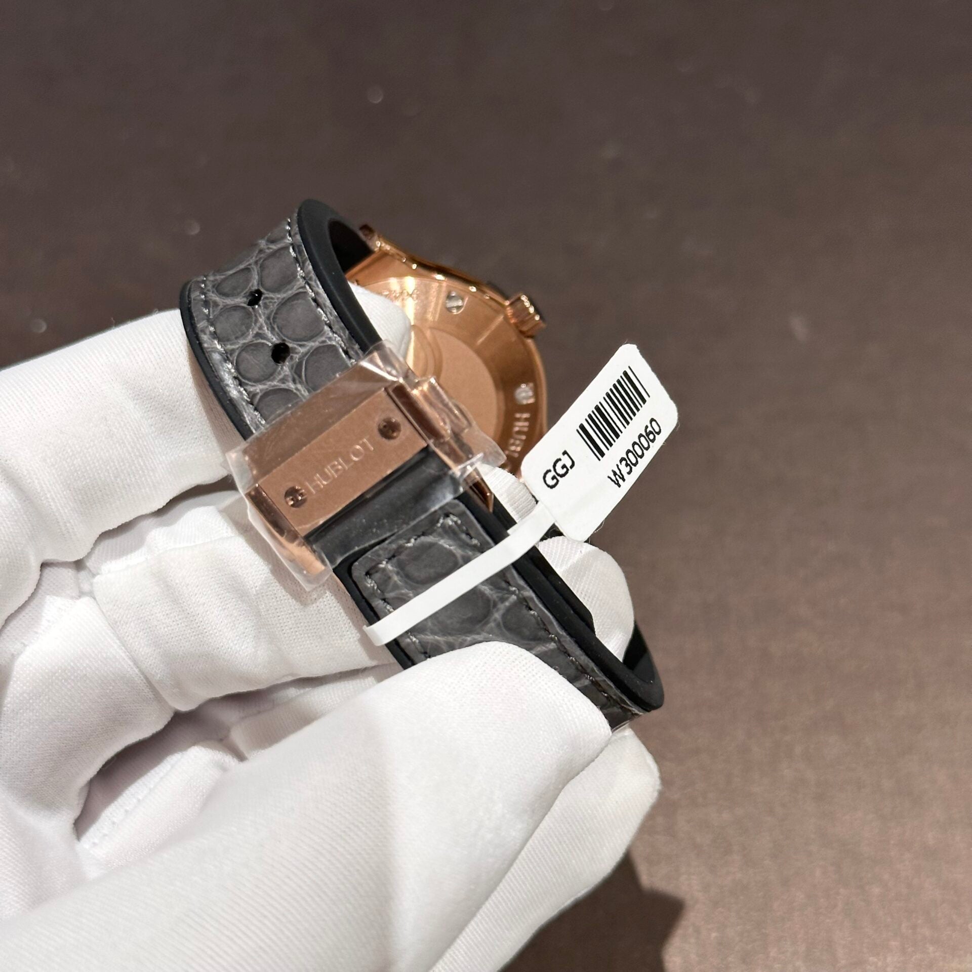 Hublot Women Watch With Moissanite Diamond 33mm - Image 4