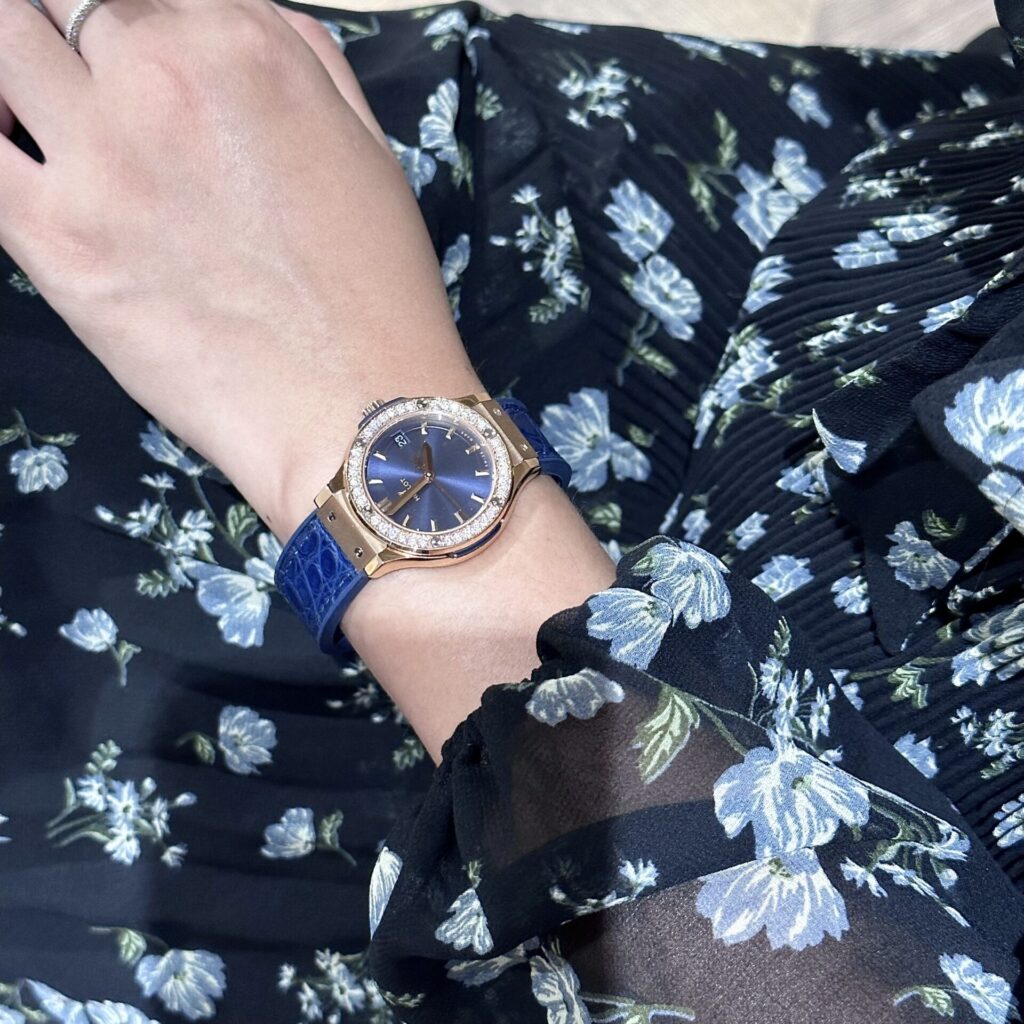 Đồng Hồ Hublot Nữ Đính Kim Cương Moissanite Màu Xanh Dương 33mm (1)