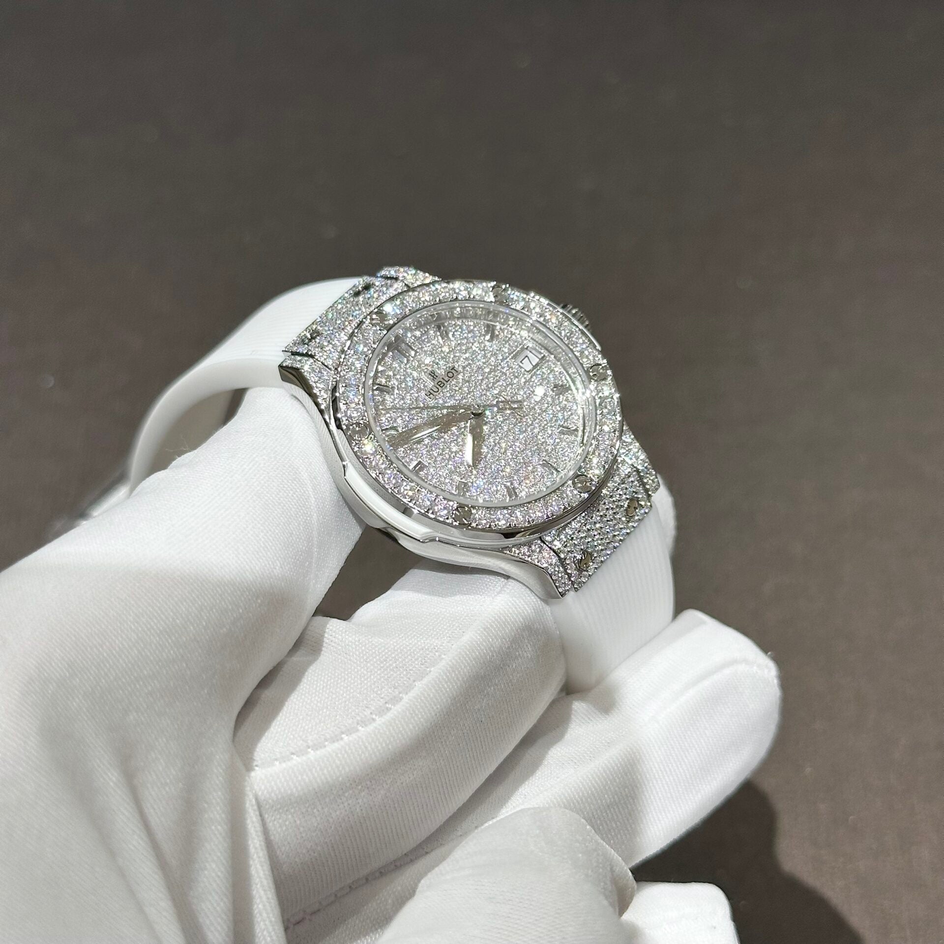 Hublot Classic Fusion Watch White Full Moissanite Diamonds 33mm - Image 4