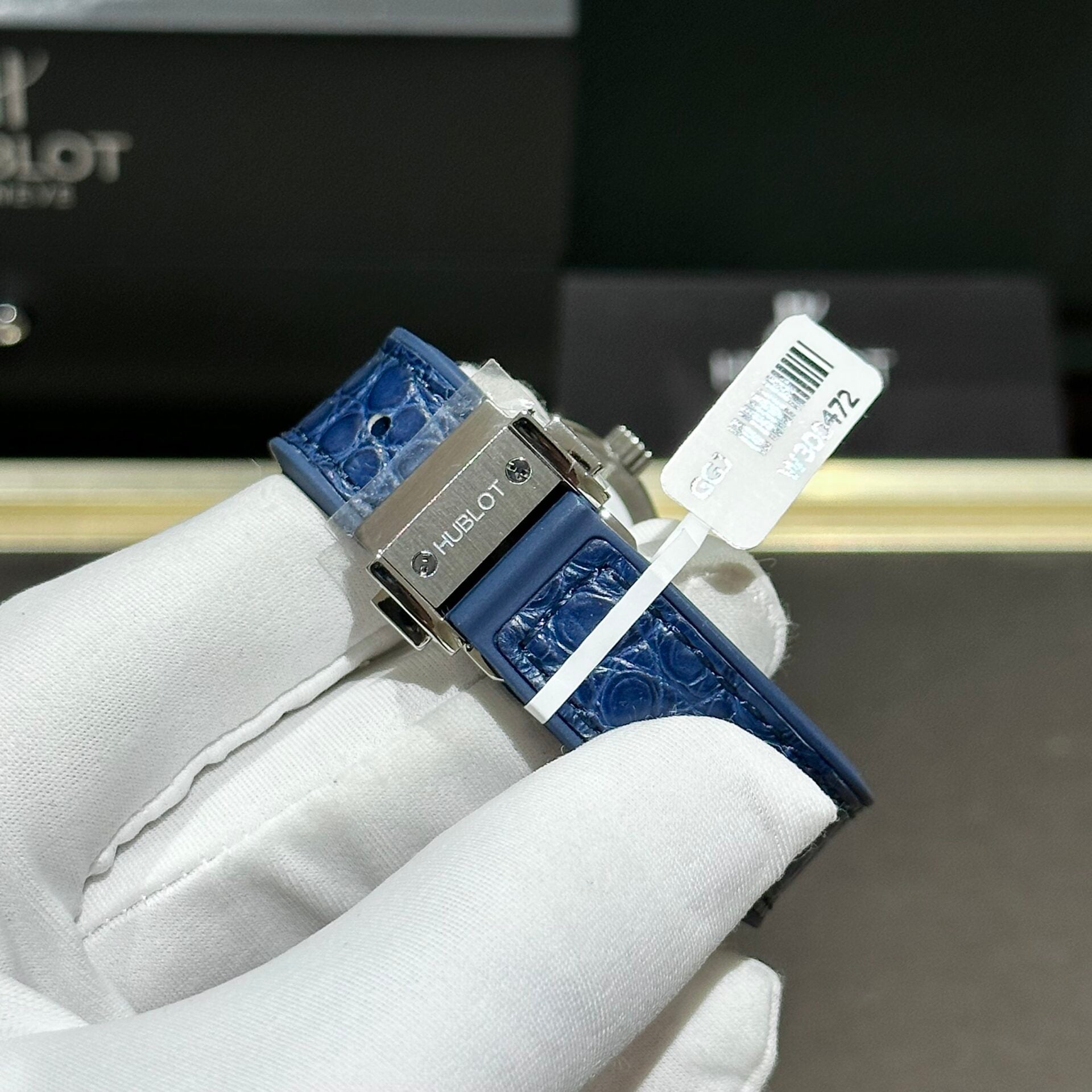 Hublot Classic Fusion Watch Blue With Moissanite Diamond 33mm - Image 5