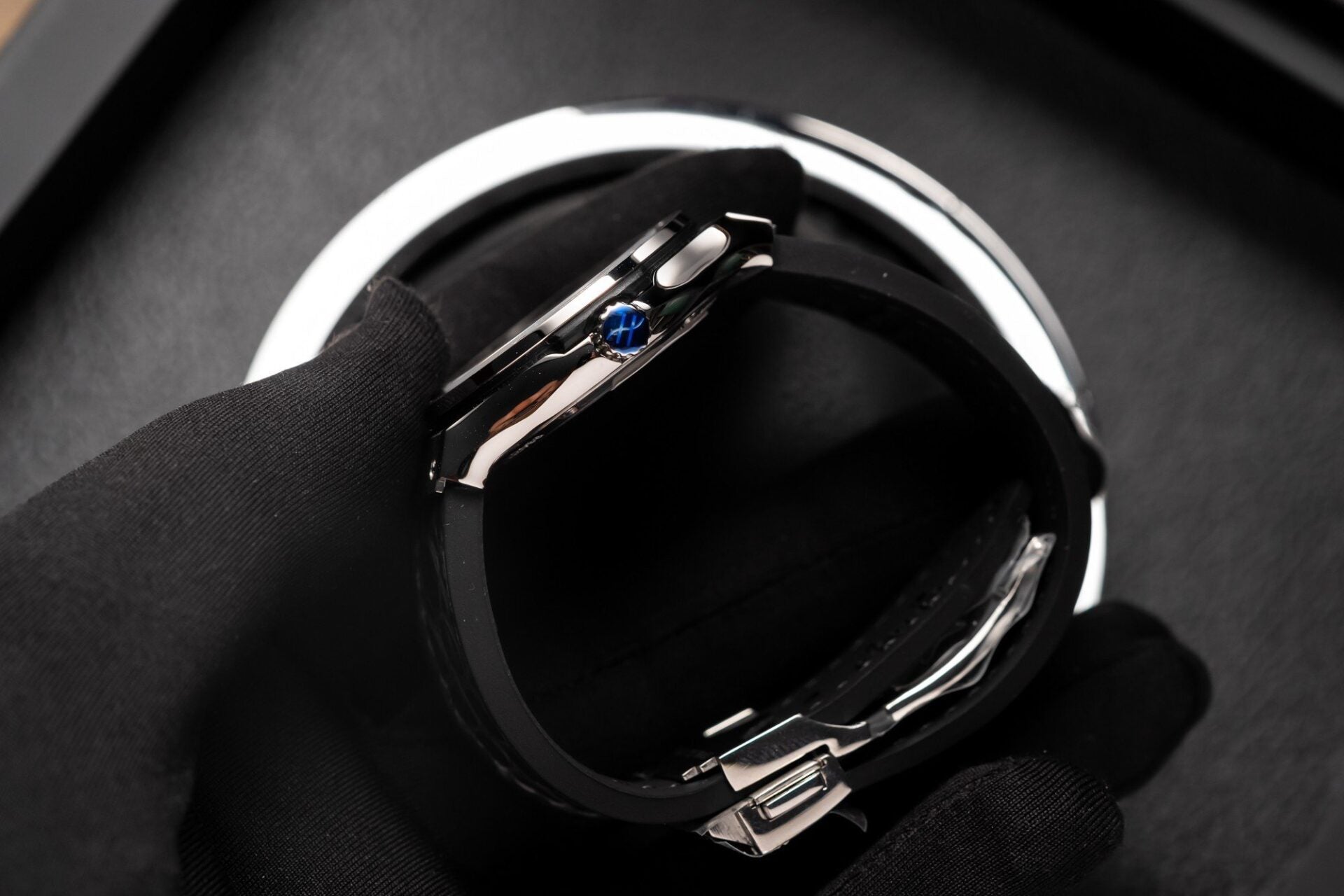 Hublot Watch With Diamonds Bezel Gray Dial 33mm - Image 3