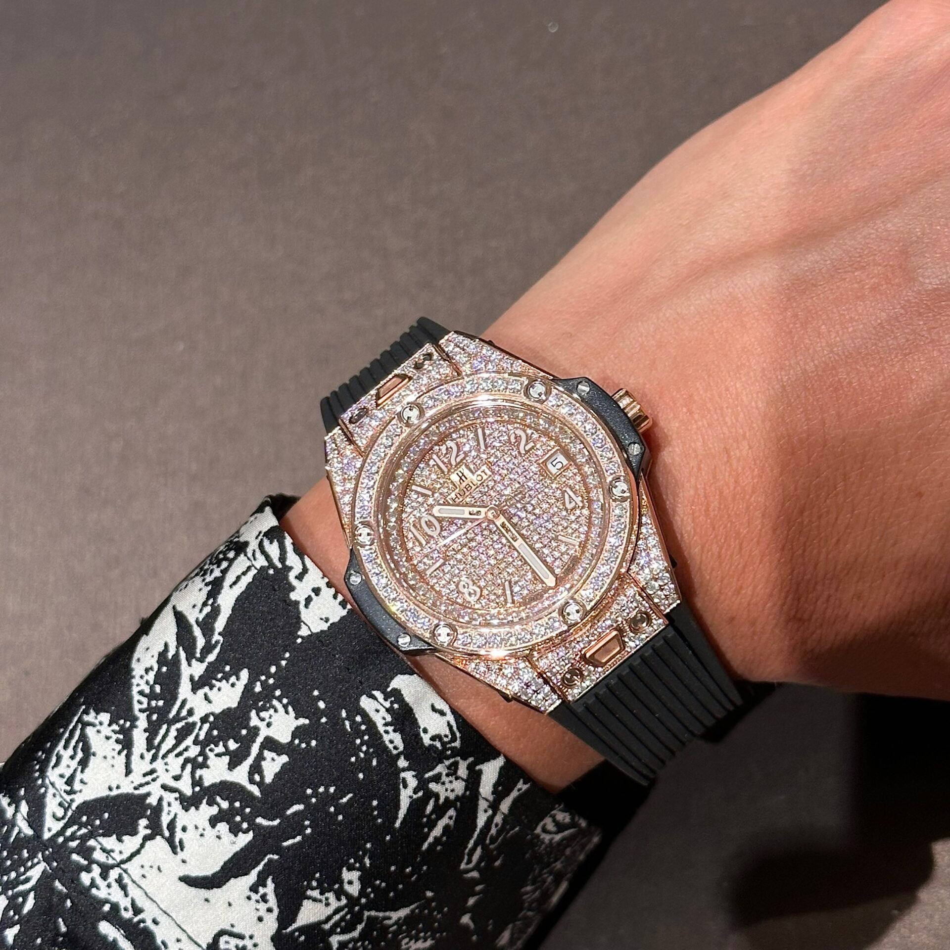 Hublot Watch One Click Gold Wrapped With Full Moissanite 39mm - Image 7