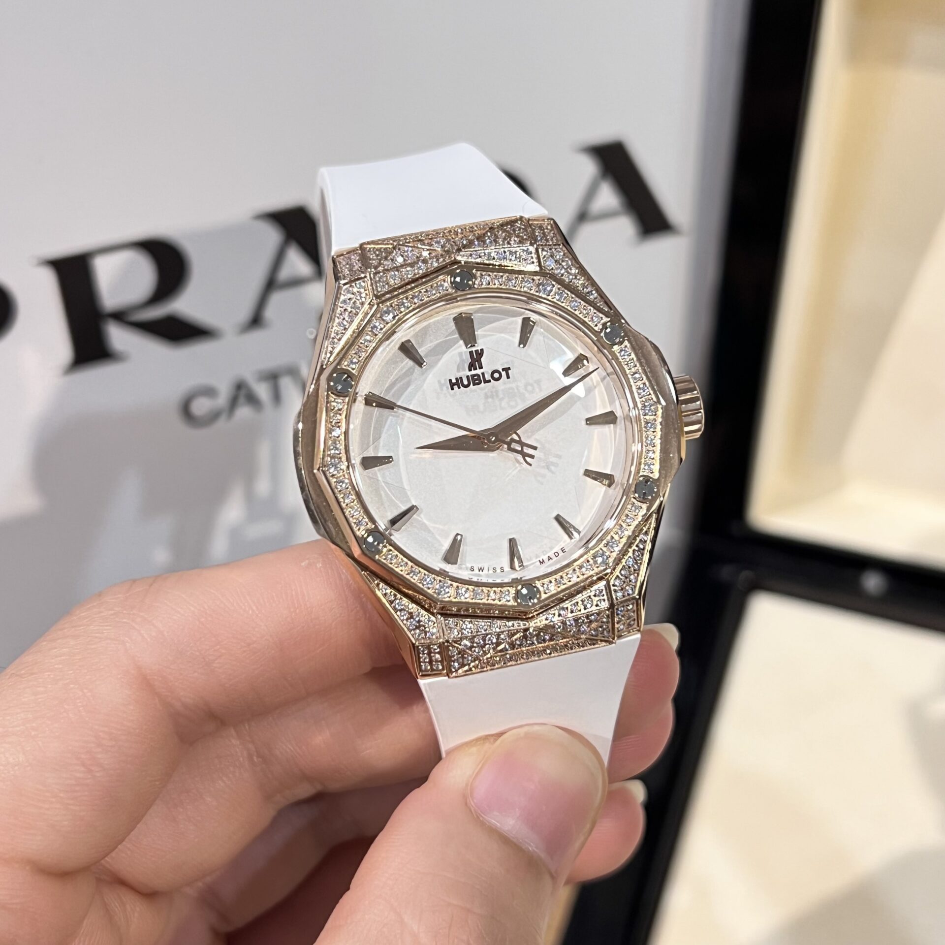 Hublot Orlinski King Gold Watch With Full Diamond Case White 40mm - Image 4