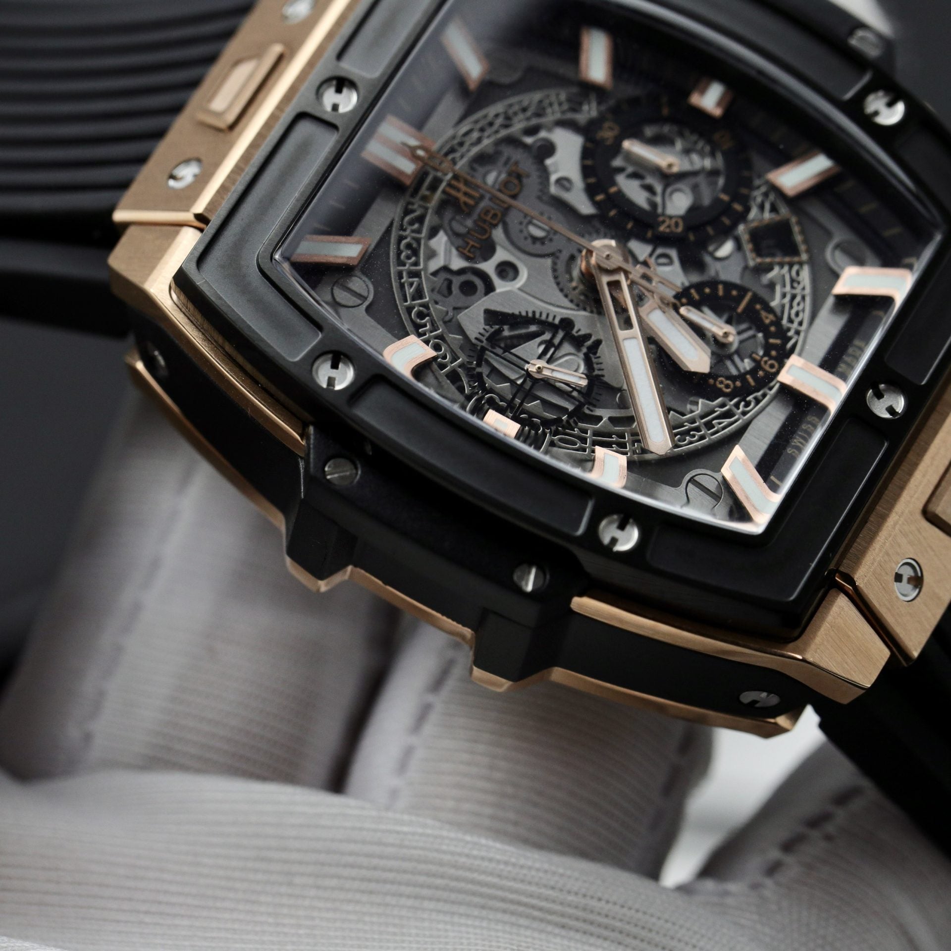 Hublot Watch Spirit Of Big Bang King Gold Black Dial 42mm - Image 6