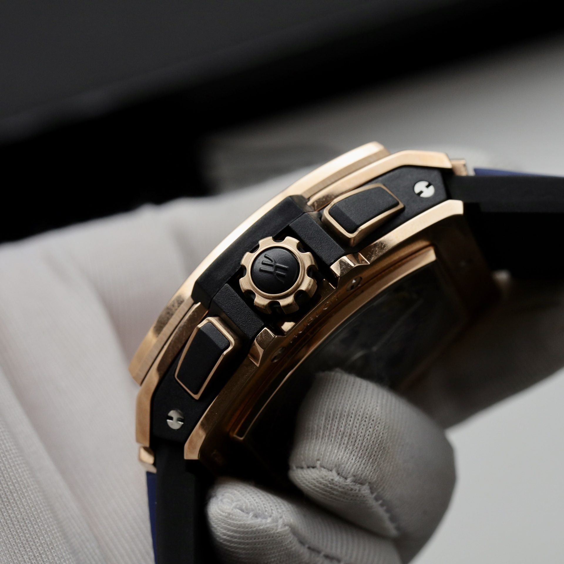 Hublot Watch Spirit Of Big Bang King Gold Dial Blue 42mm - Image 7