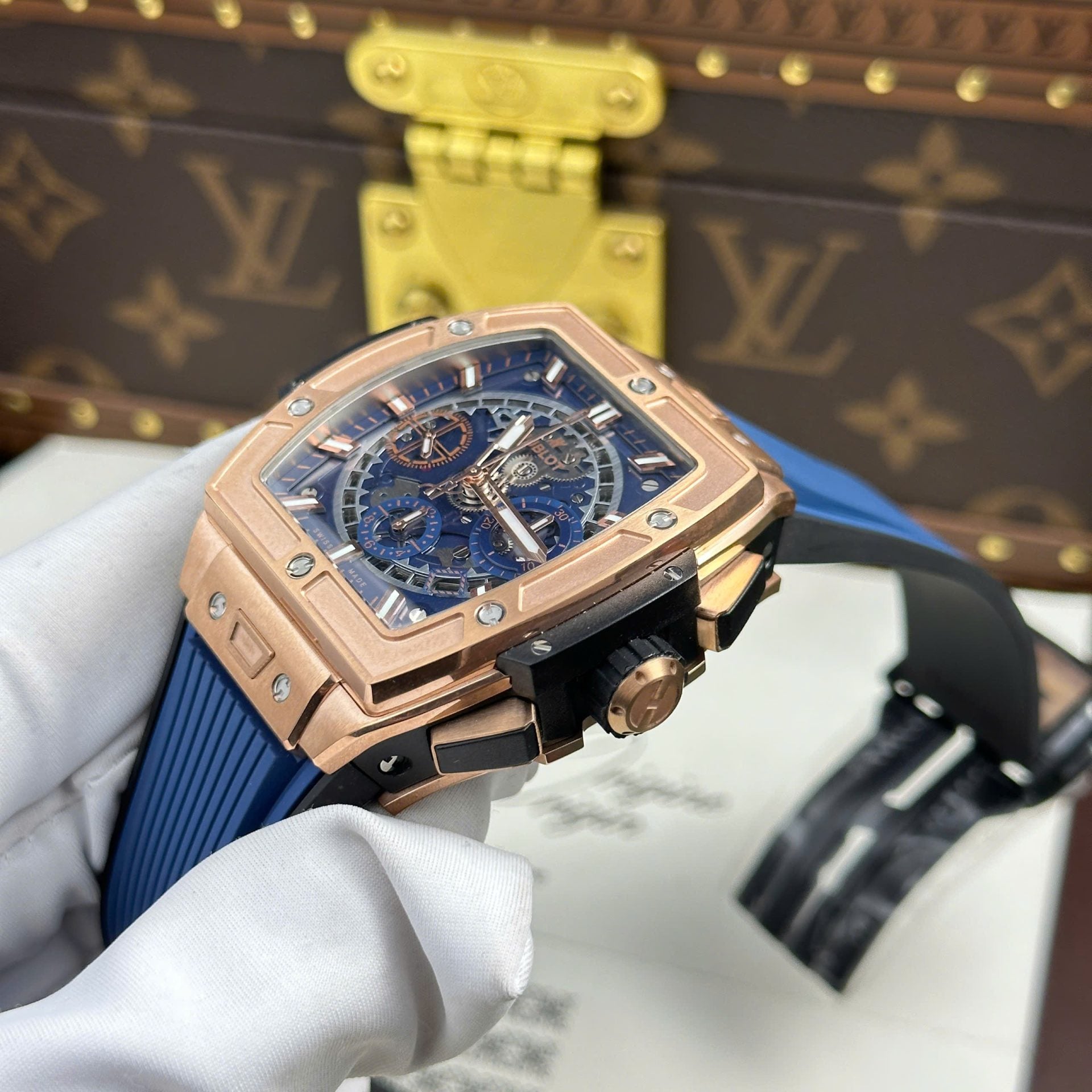 Hublot Spirit Of Big Bang King Gold Watch Dial Blue 42mm - Image 4
