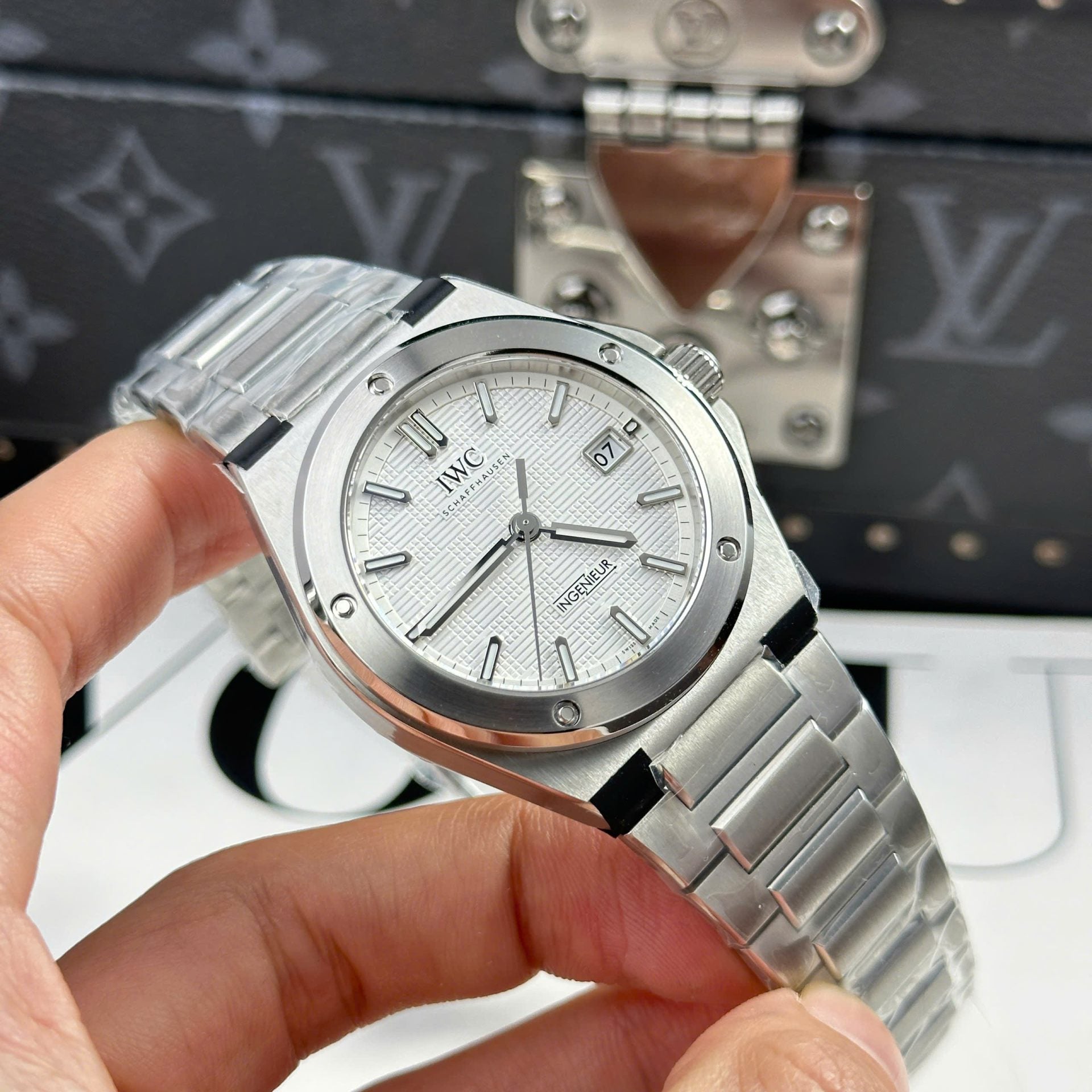IWC Ingenieur Watch White Dial Stainless Steel 40mm - Image 4