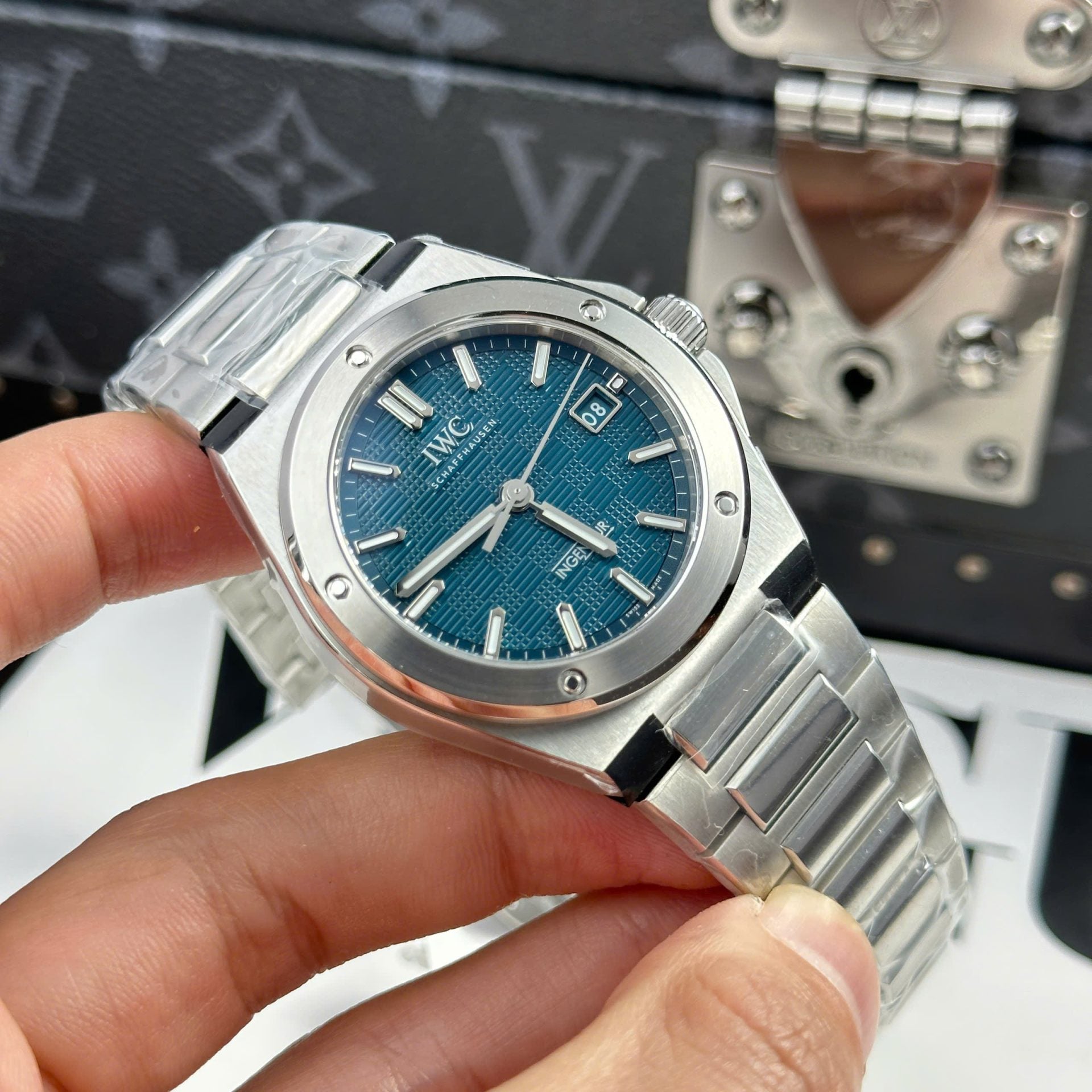 IWC Ingenieur Watch Blue Dial Automatic Movement 40mm - Image 2