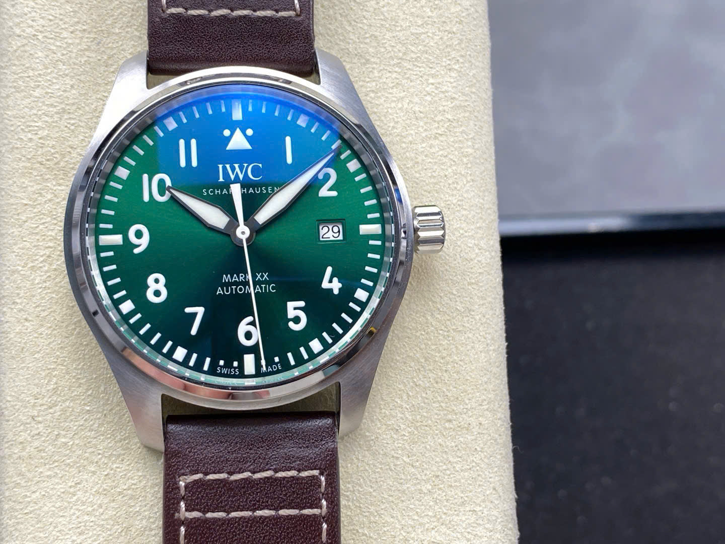 IWC Schaffhausen Pilot’s Mark XX Green Dial Watch 40mm - Image 2