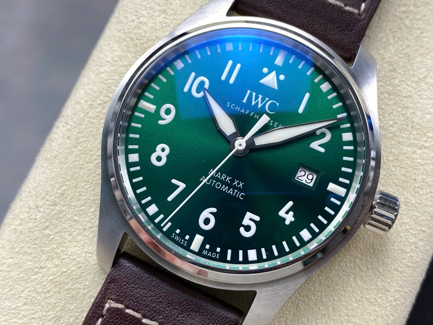 IWC Schaffhausen Pilot’s Mark XX Green Dial Watch 40mm - Image 3