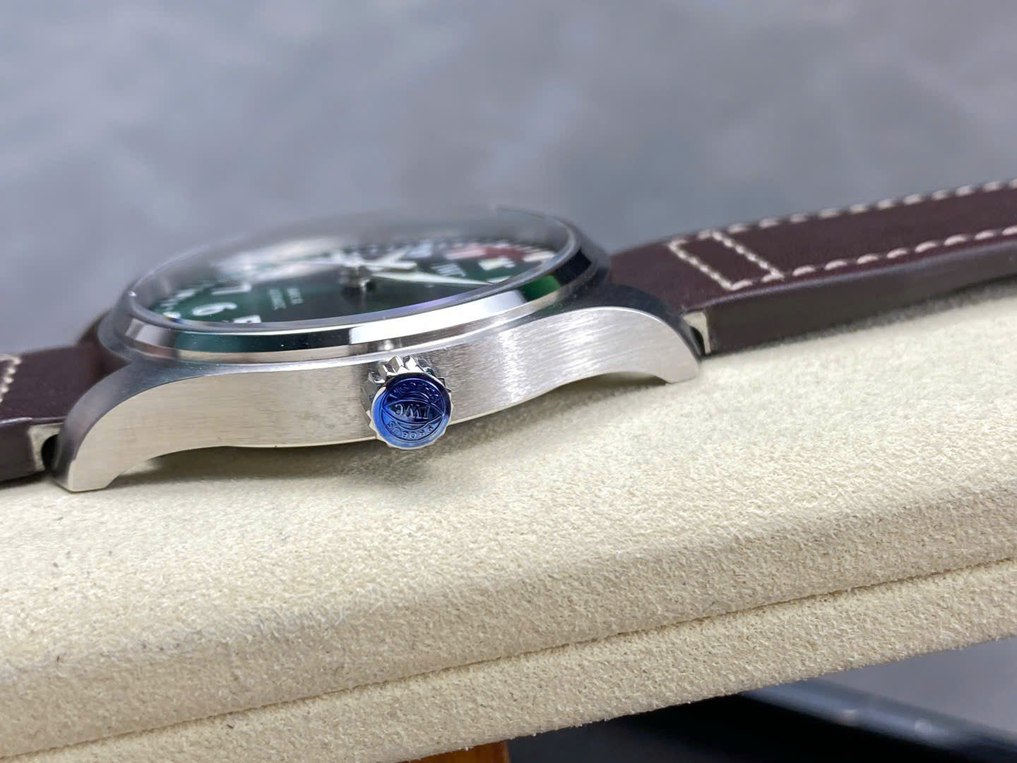 IWC Schaffhausen Pilot’s Mark XX Green Dial Watch 40mm - Image 5