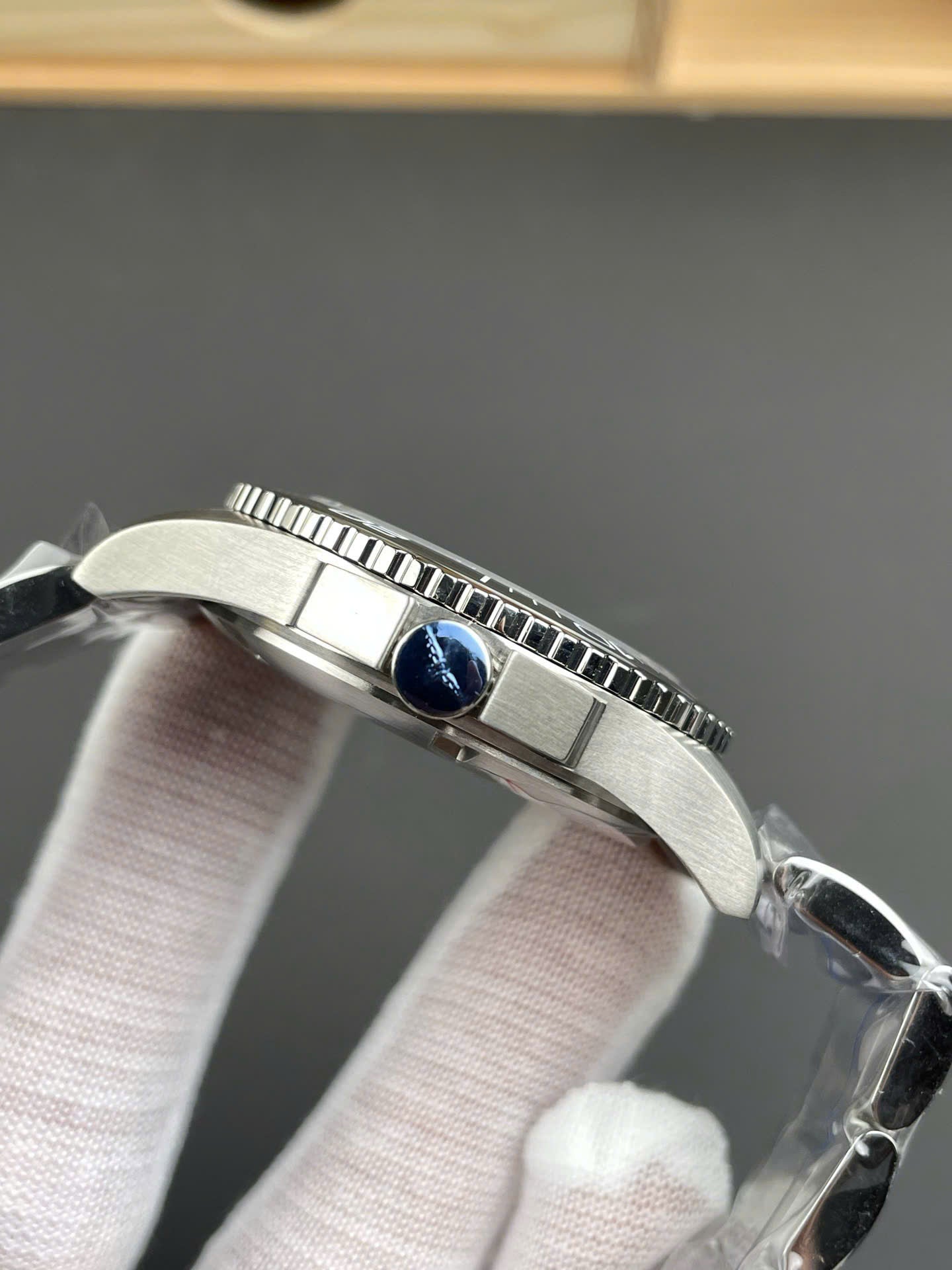 Longines Watch HydroConquest Gray Dial Automatic Swiss Movement 43mm - Image 4