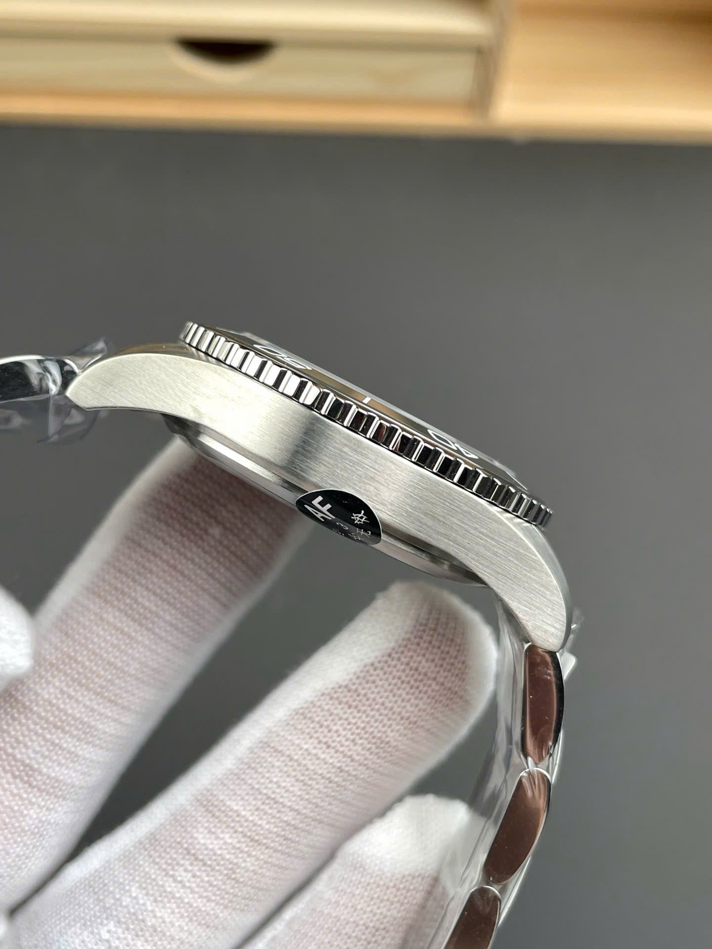 Longines Watch HydroConquest Gray Dial Automatic Swiss Movement 43mm - Image 5