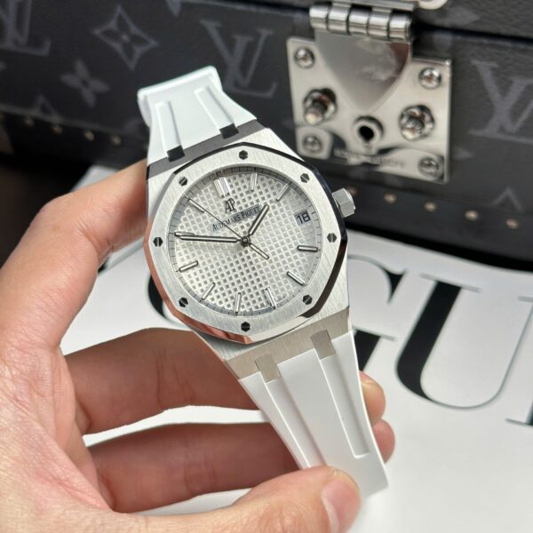 Audemars Piguet Royal Oak 15500 Watch White Dial 41mm - Image 2