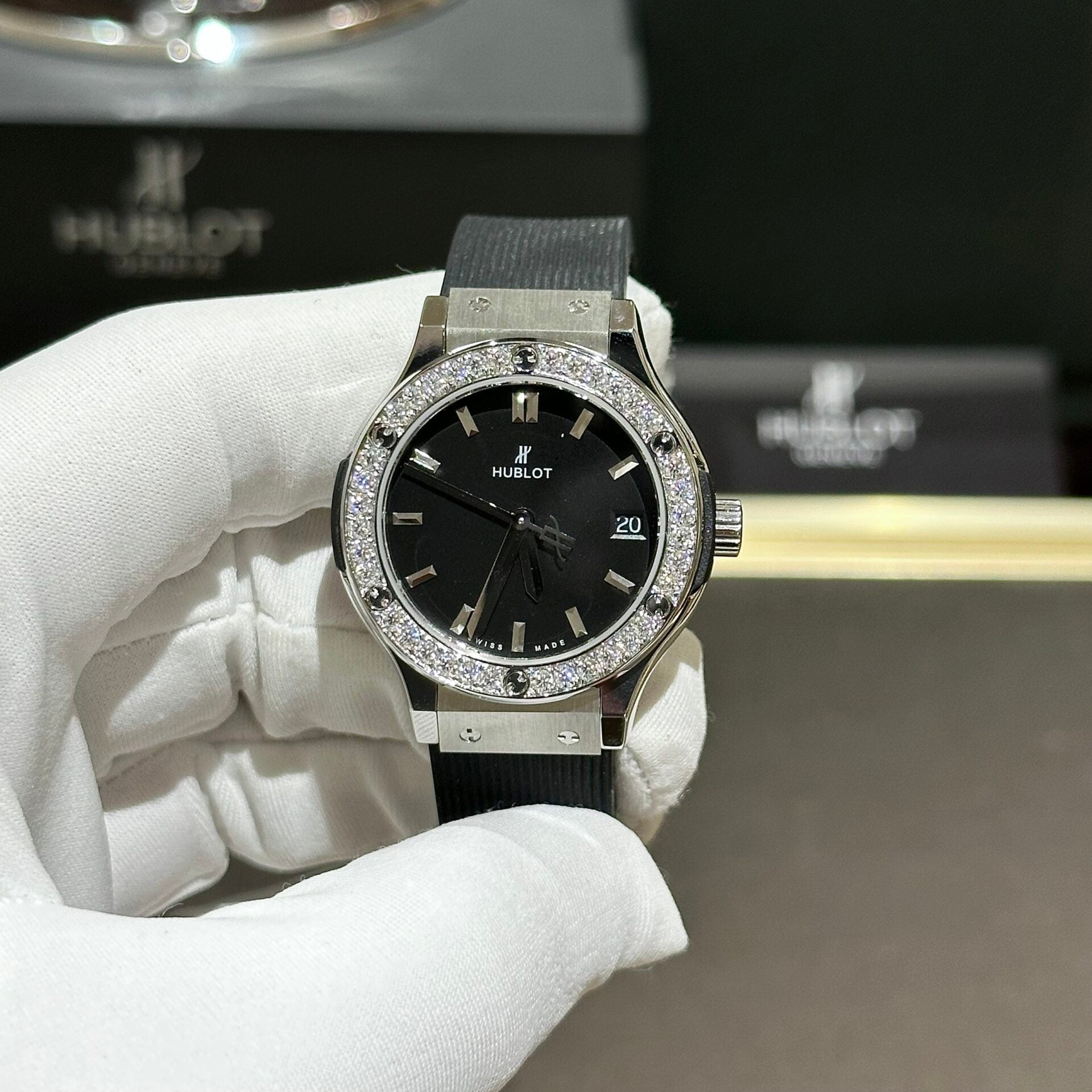 Hublot Classic Fusion Watch With Moissanite Diamond Rubber Strap 33mm - Image 2