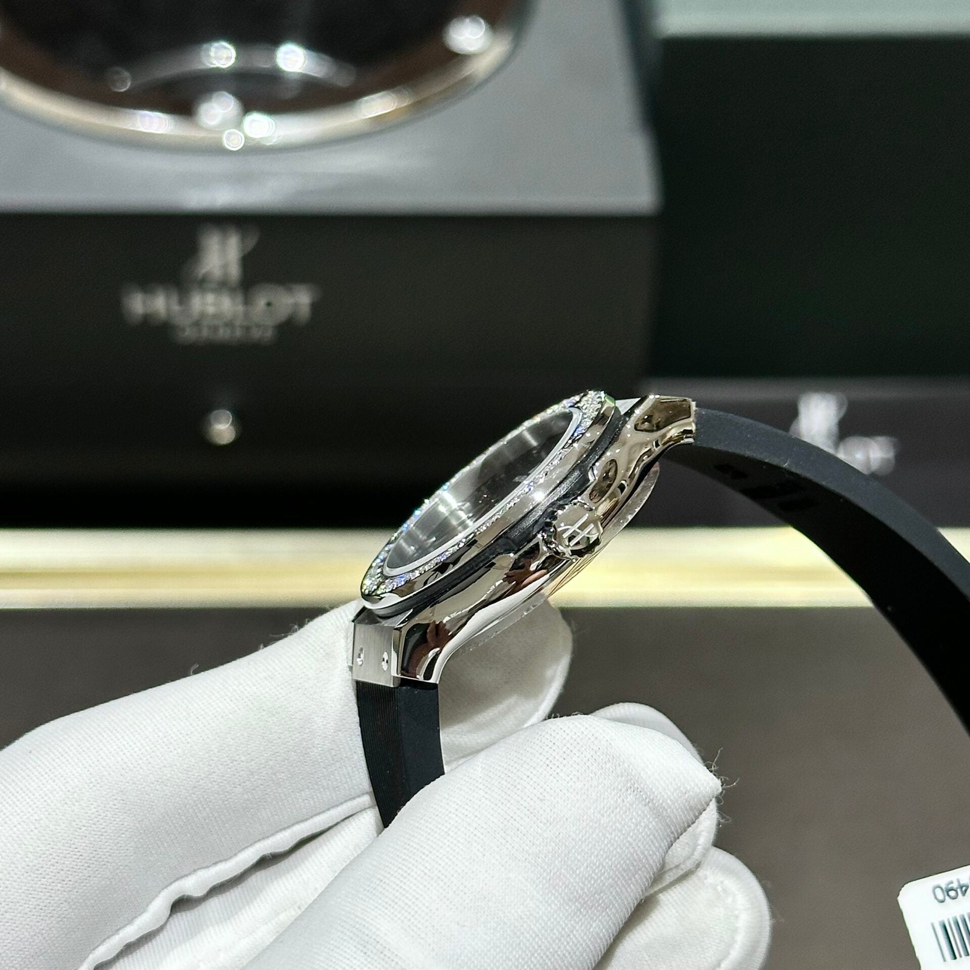 Hublot Classic Fusion Watch With Moissanite Diamond Rubber Strap 33mm - Image 4