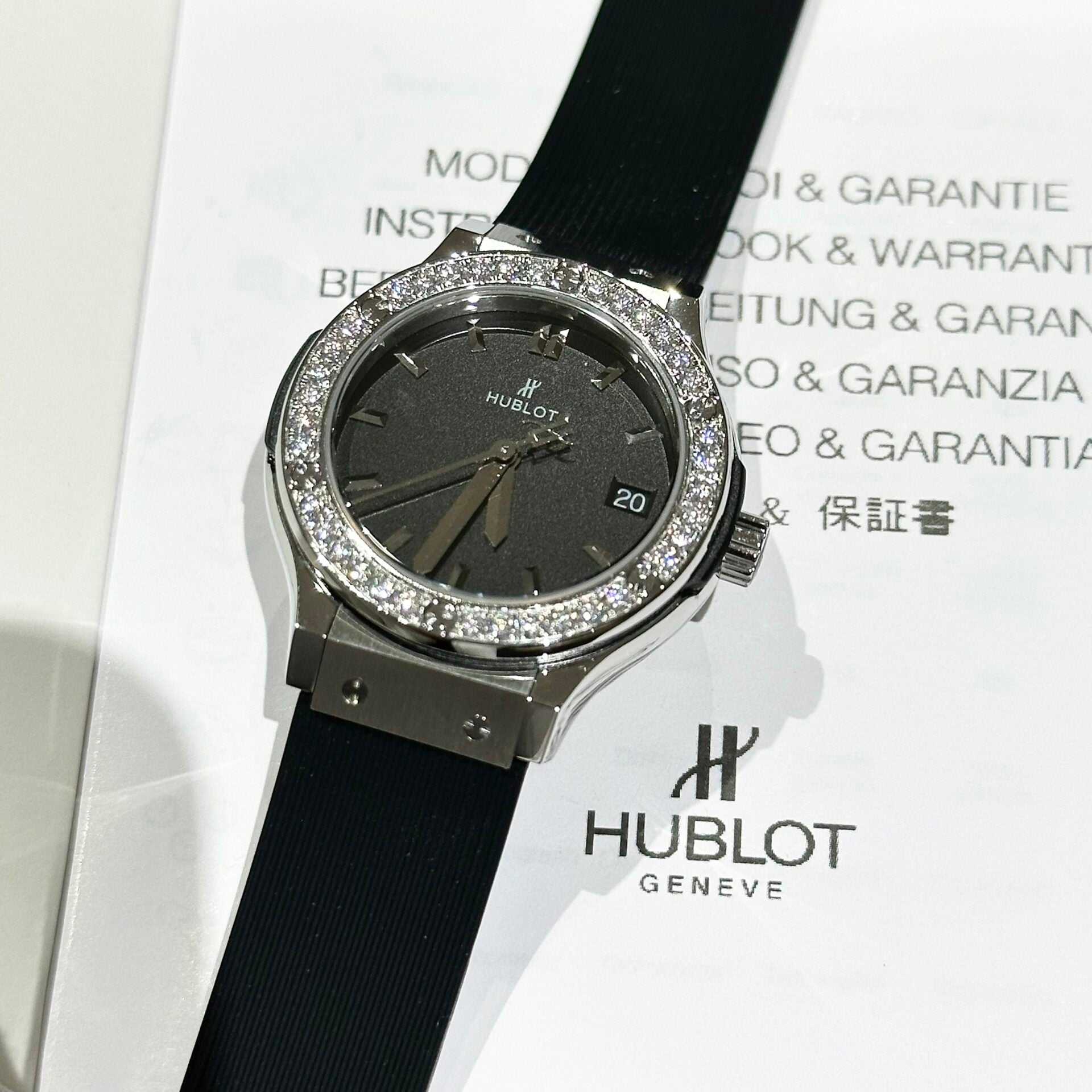 Hublot Classic Fusion Watch With Moissanite Diamond Rubber Strap 33mm