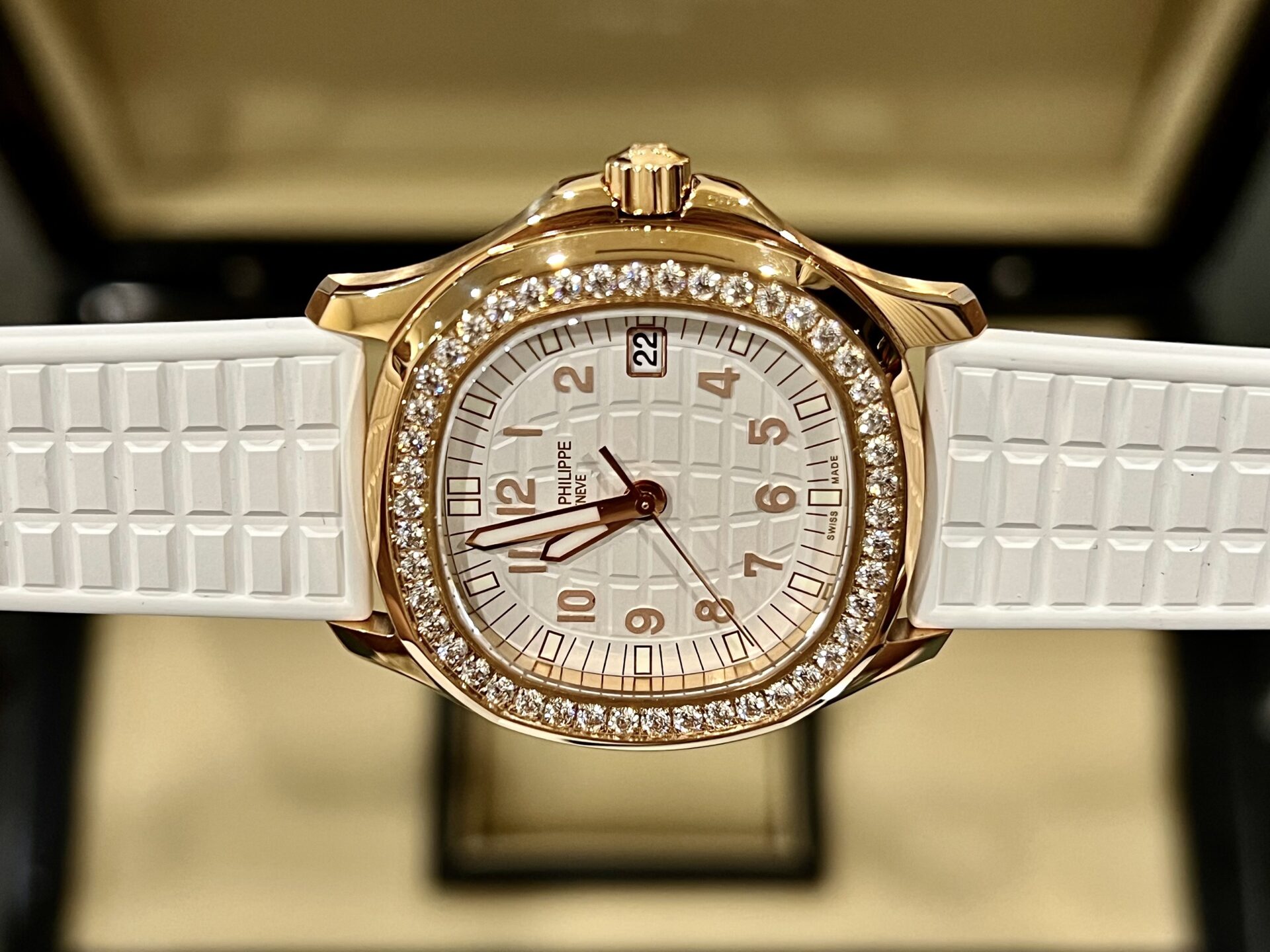 Patek Philippe Aquanaut 5067A Watch White With Stone Bezel 35.6mm - Image 3