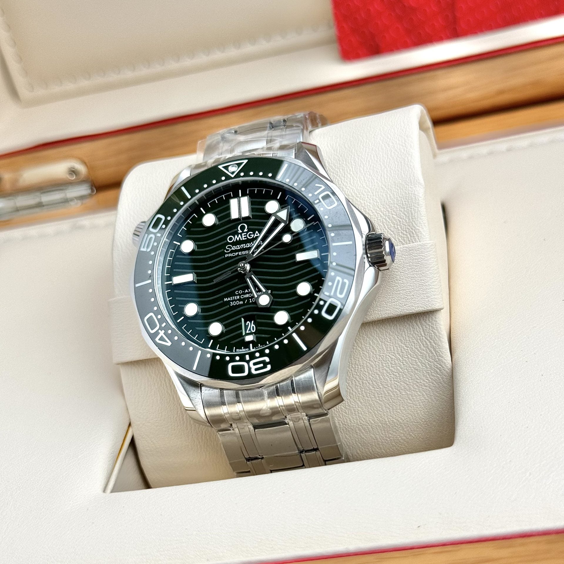 Omega Watch Seamaster Diver 300M Dial Green 42mm - Image 4