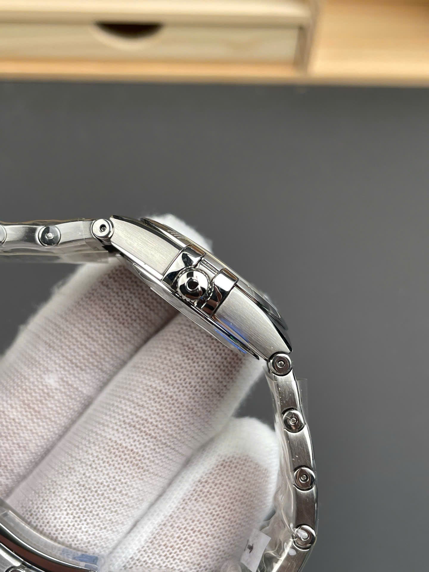 Omega Constellation Watch MOP Dial Automatic Movement 28mm - Image 3