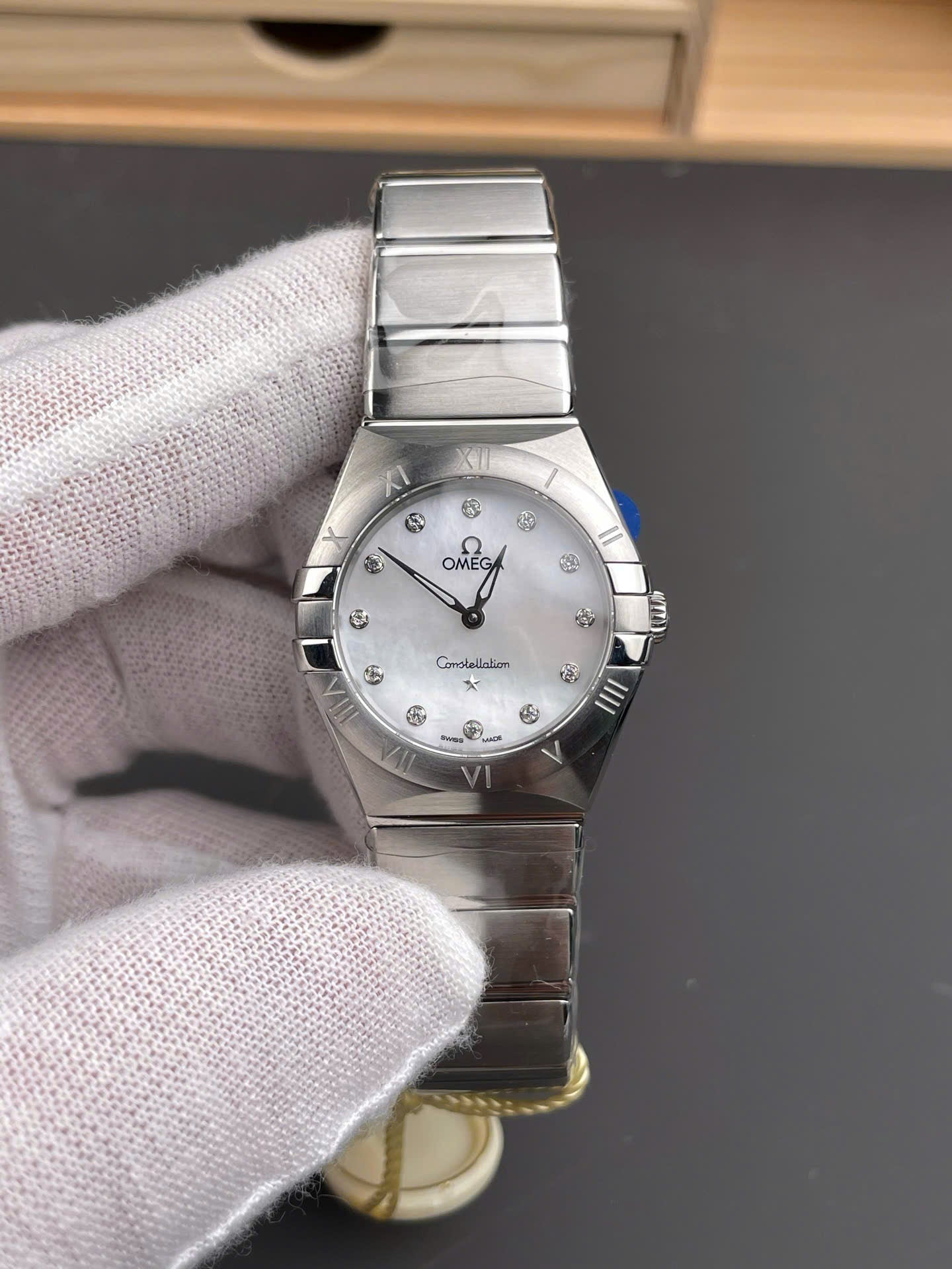 Omega Constellation Watch MOP Dial Automatic Movement 28mm - Image 2