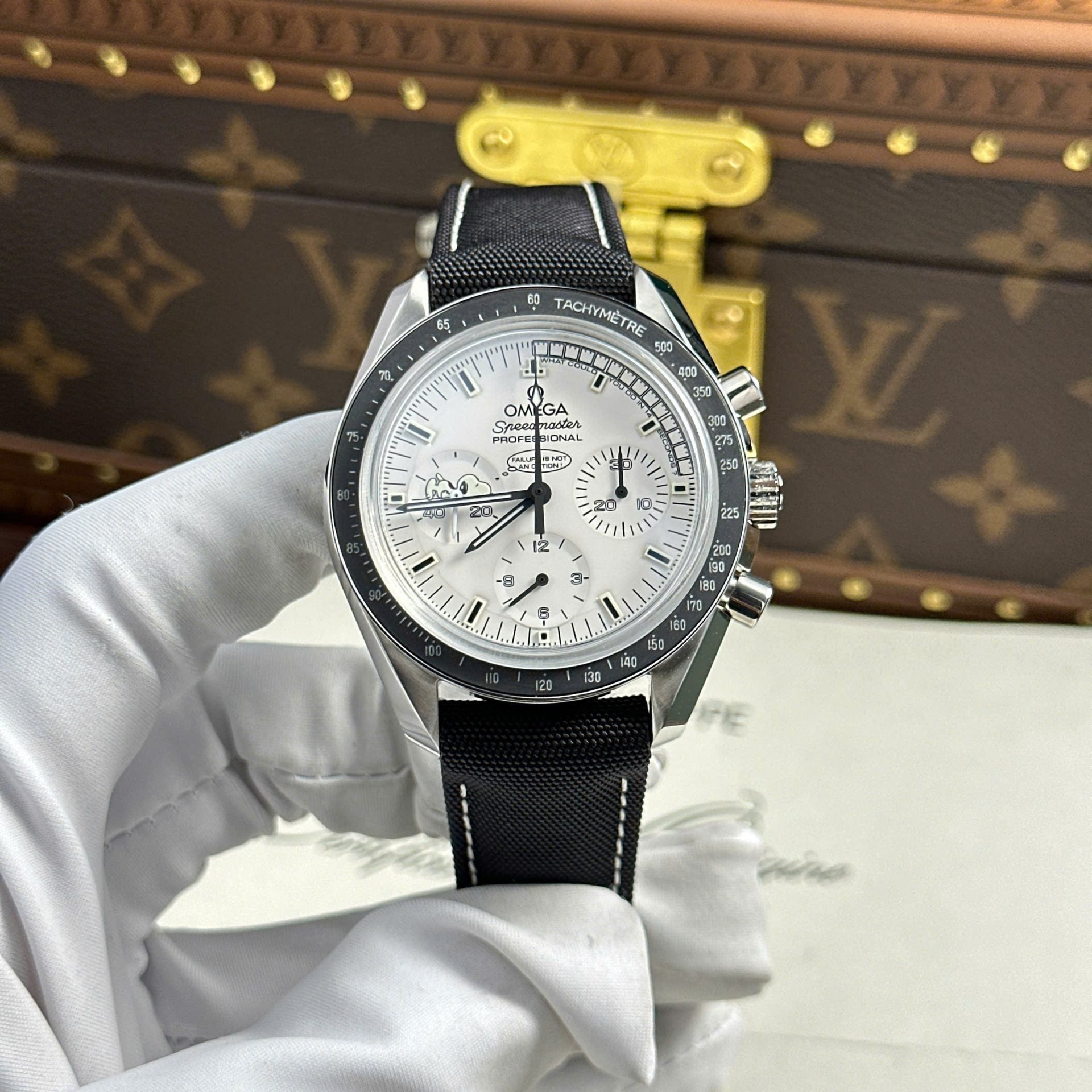 Omega Watch Speedmaster Apollo 13 Silver Snoopy Manual Winding 42mm