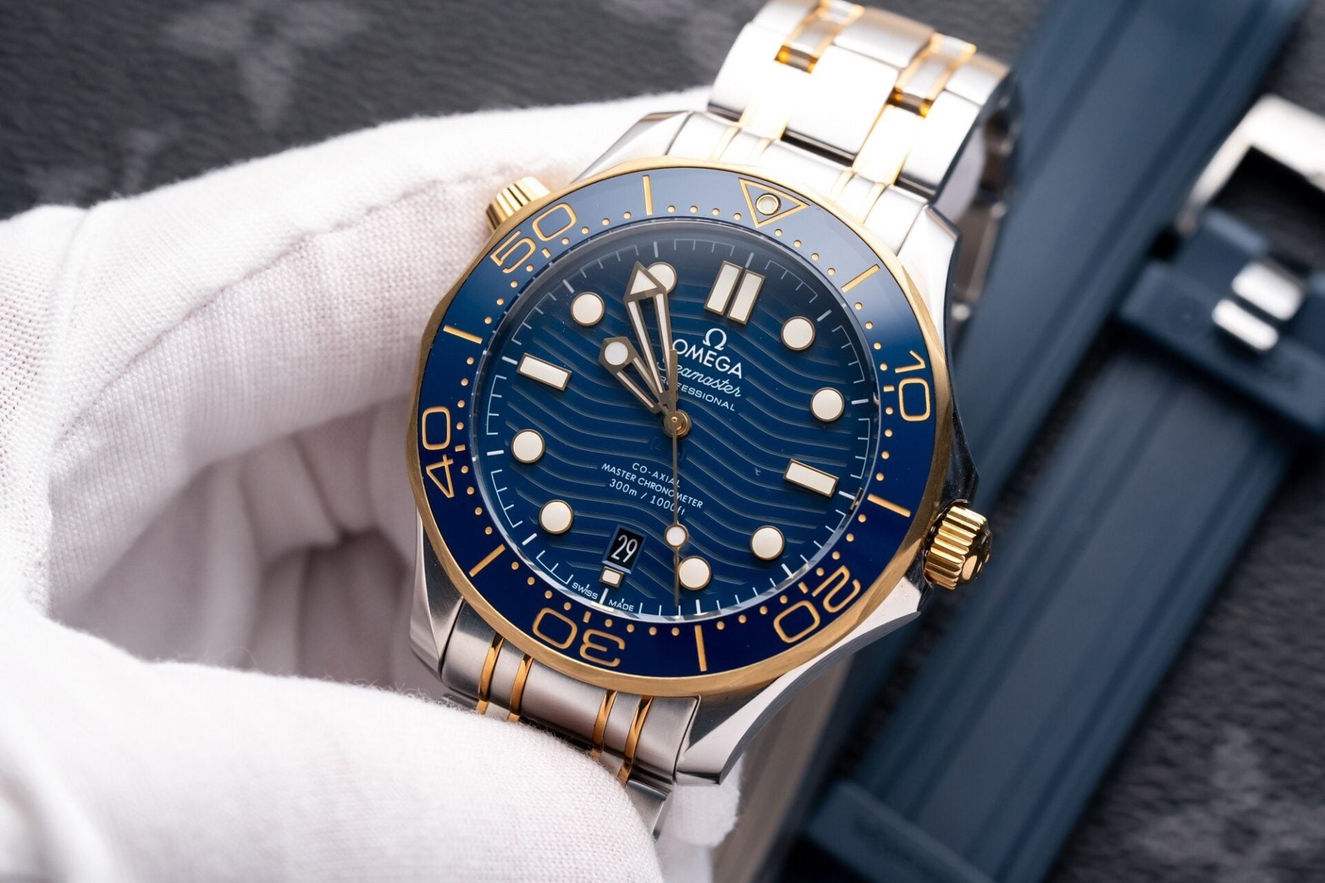 Omega Seamaster DemiGod Watch Blue Dial 42mm - Image 3