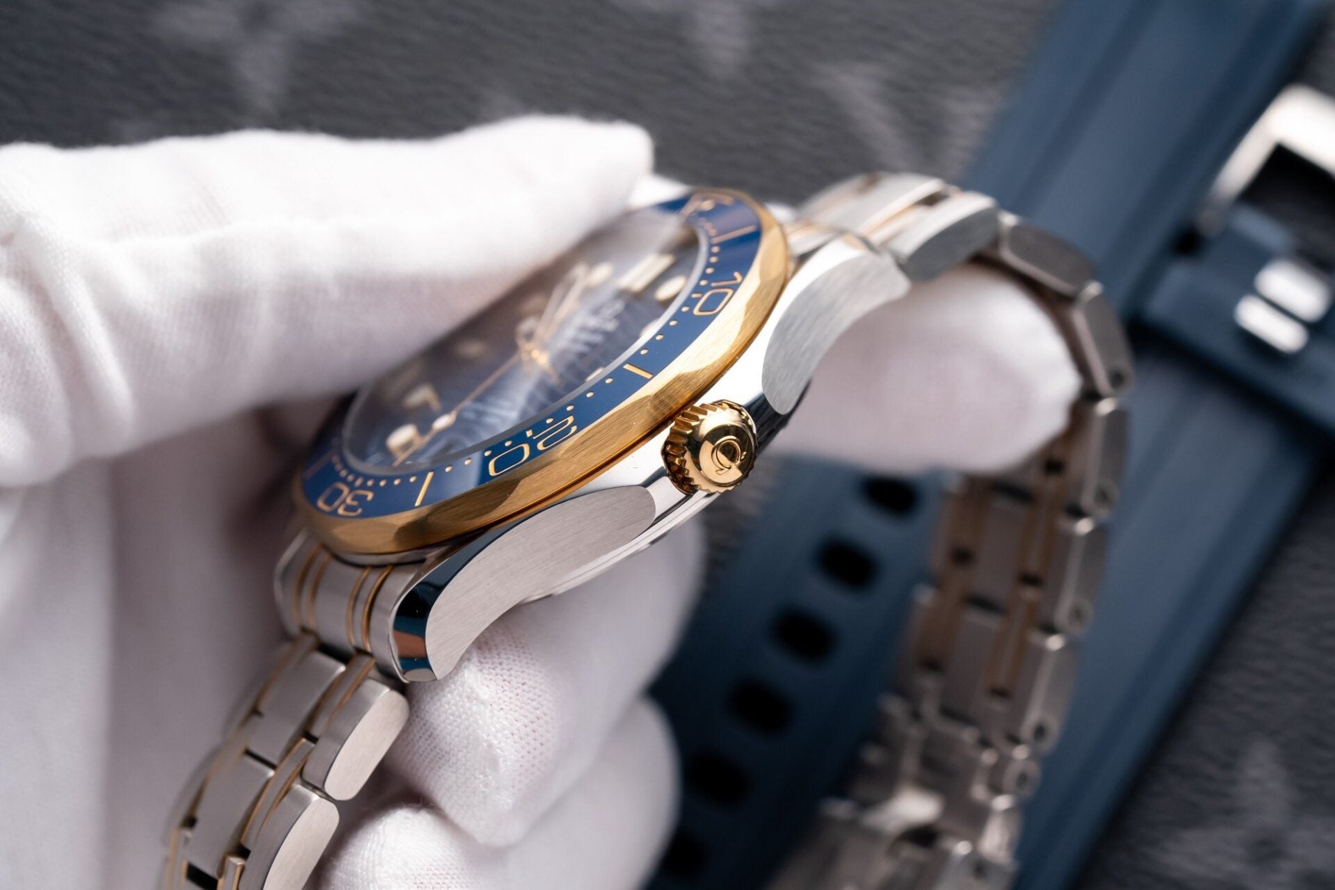 Omega Seamaster DemiGod Watch Blue Dial 42mm - Image 5