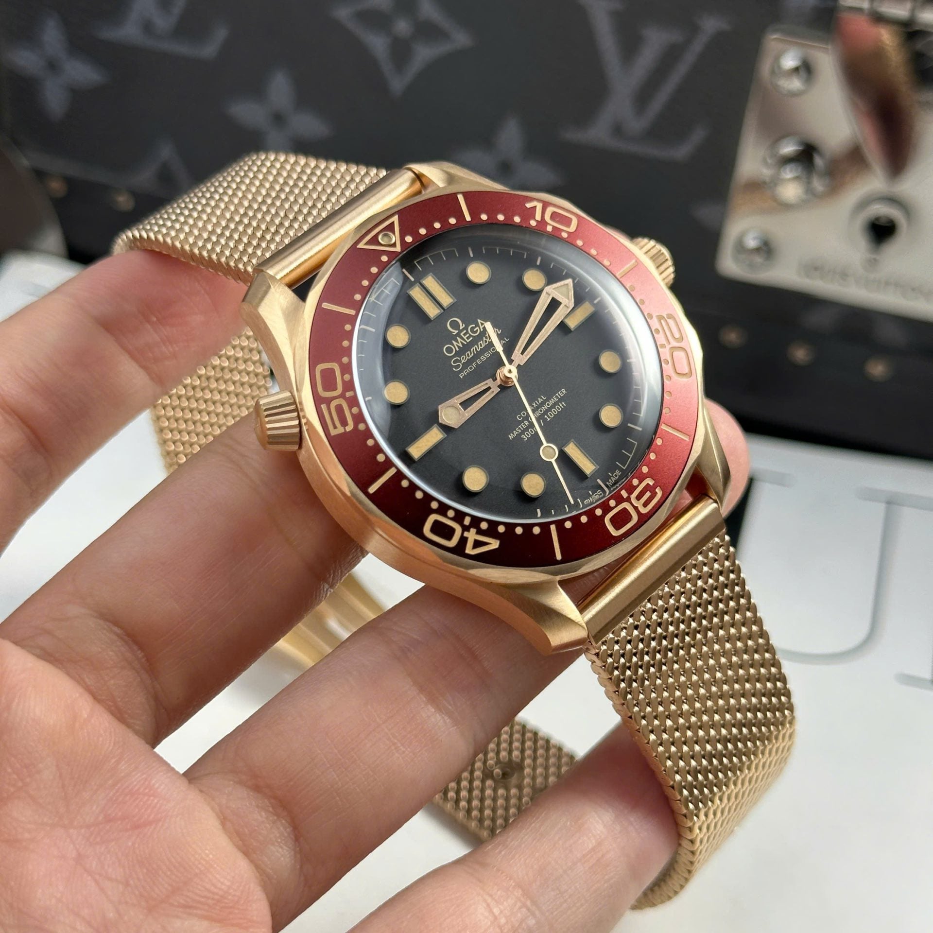 Omega Watch Seamaster Diver 300M Bronze Gold 42mm - Image 3