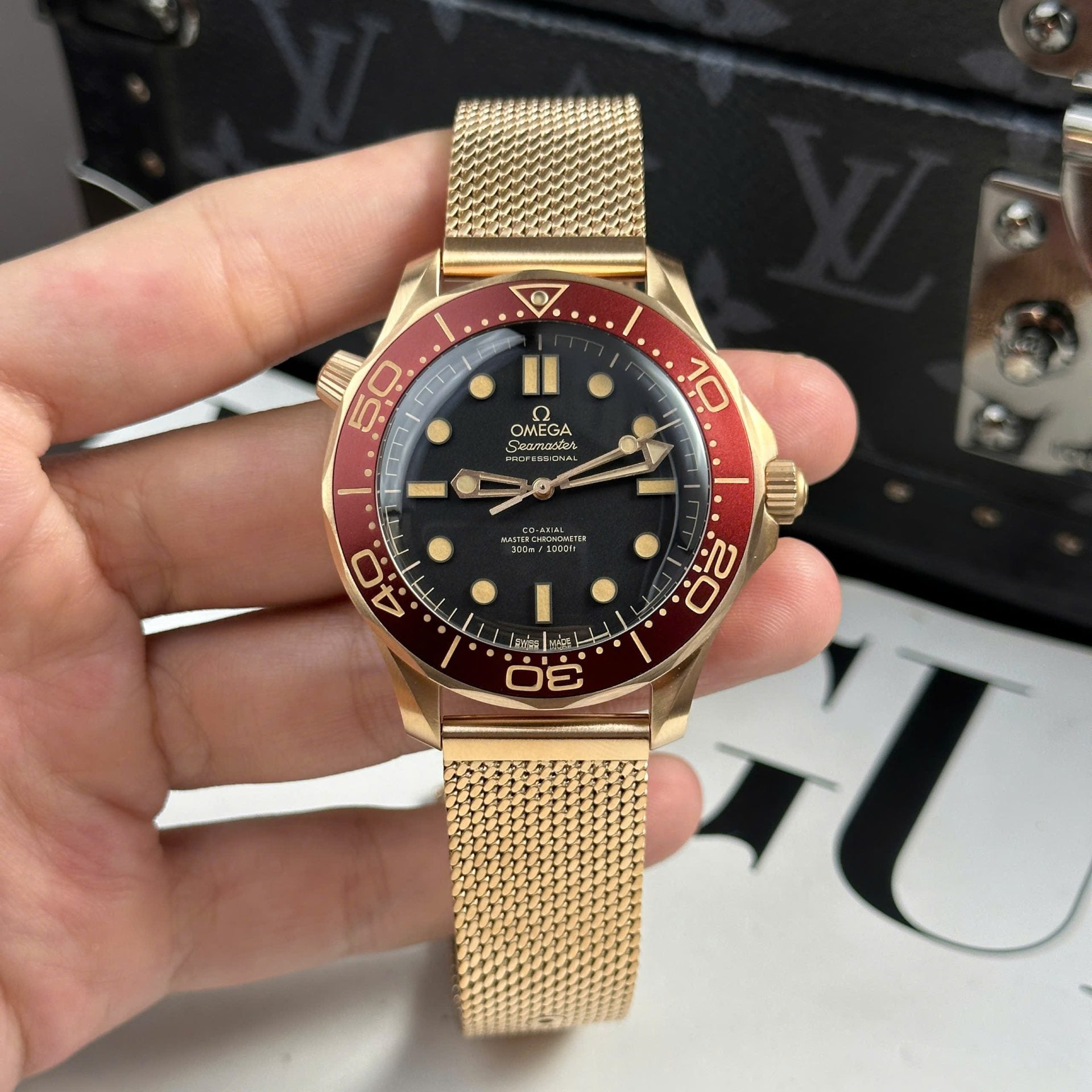 Omega Watch Seamaster Diver 300M Bronze Gold 42mm - Image 2