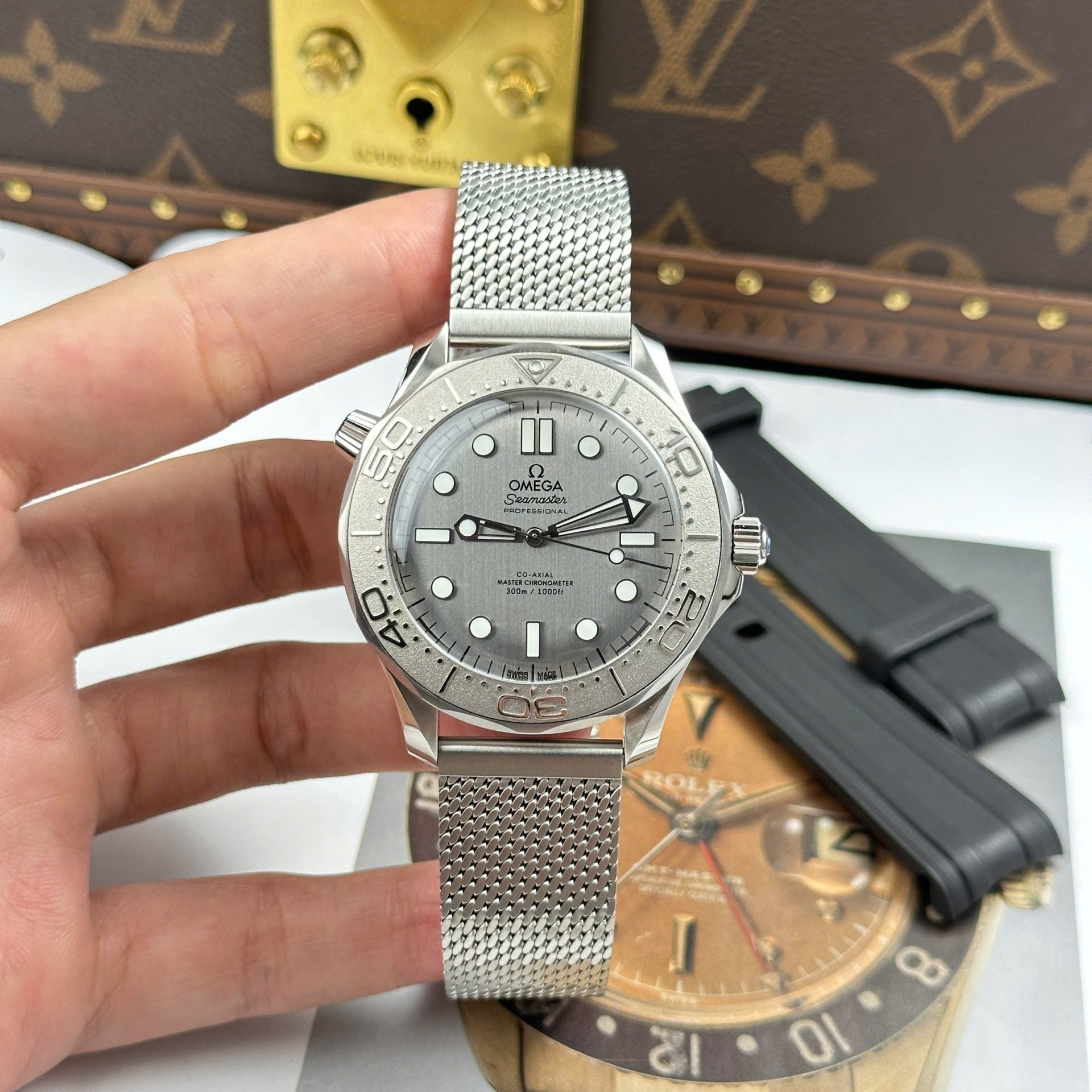 Omega Seamaster Diver 300m Watch Gray Dial 42mm - Image 2