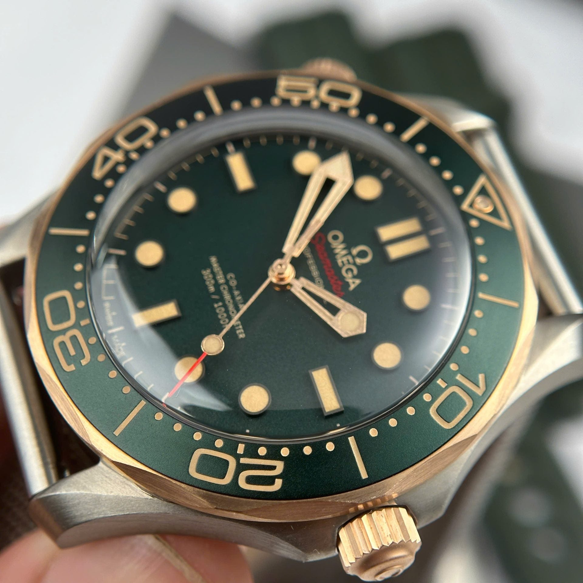 Omega Seamaster Driver 300 Watch Green Dial 42mm - Image 4