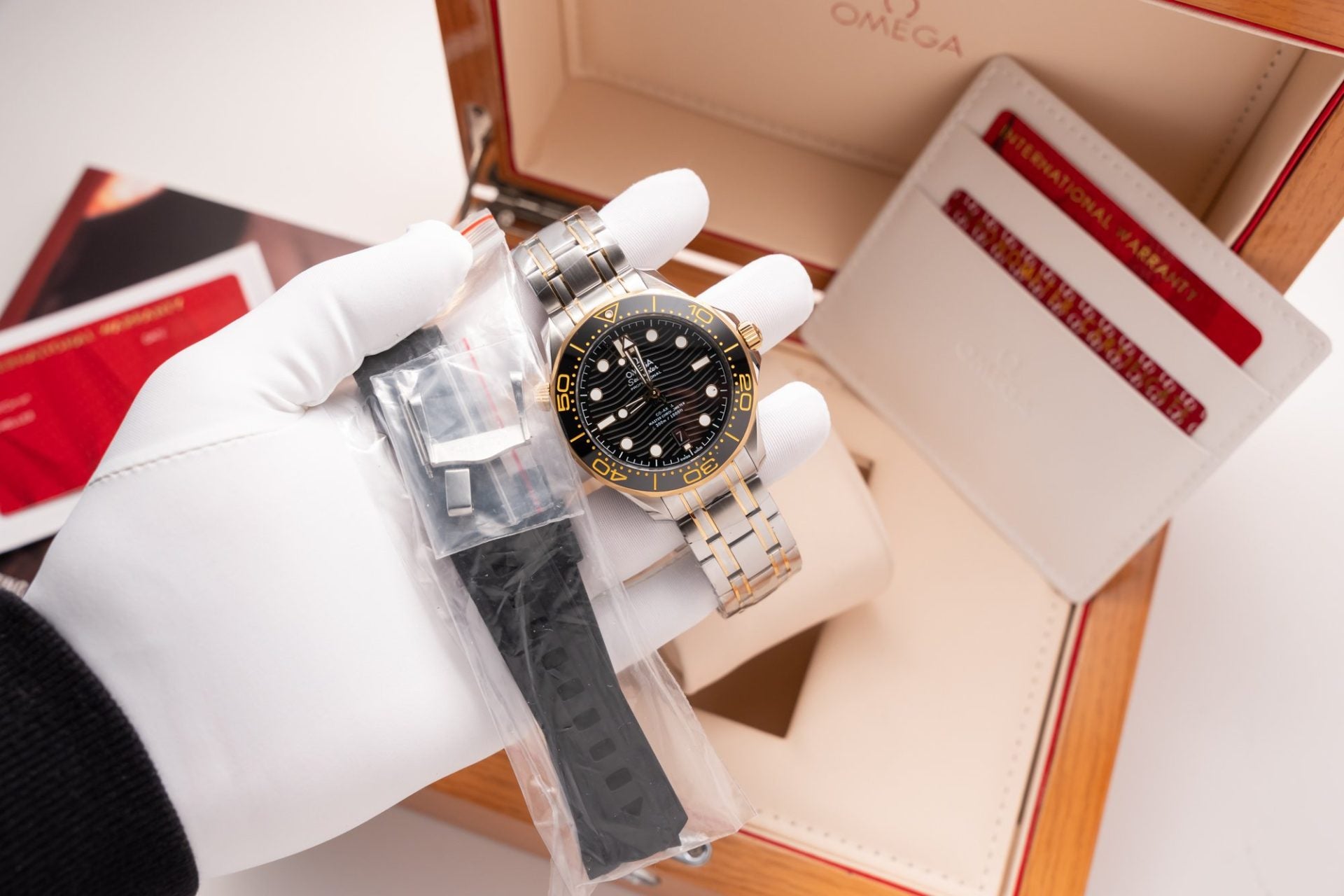 Omega Watch Seamaster Demi Gold Black Dial Demi Gold 42mm