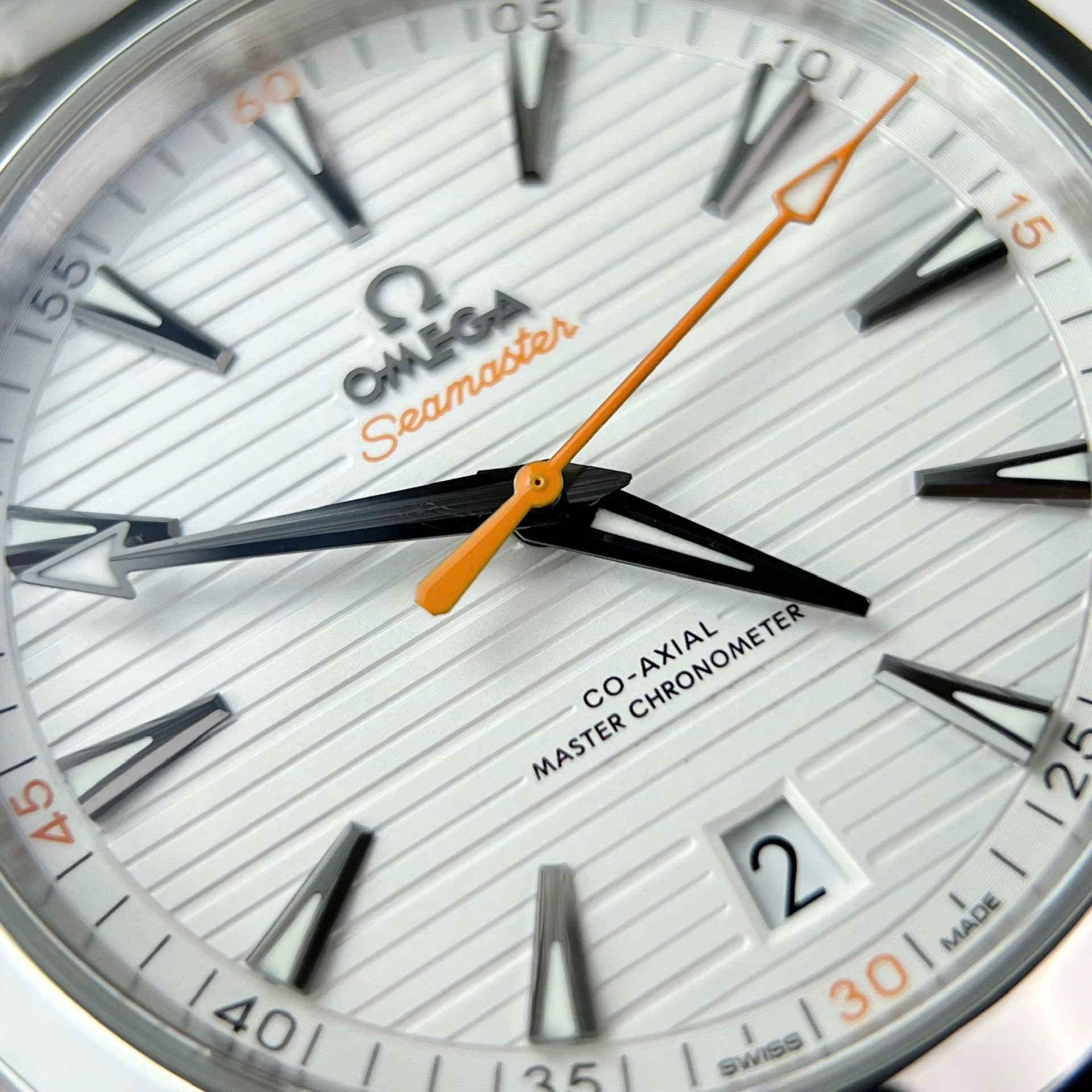 Omega Seamaster Watch White Dial 40mm - Image 3