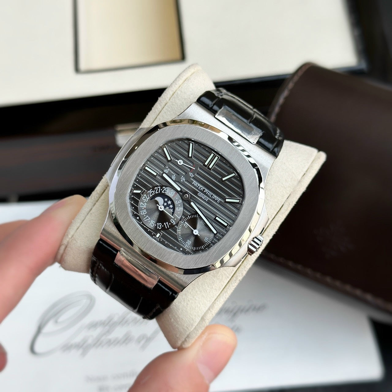 Patek Philippe 5712 Watch Grey Dial 40mm - Image 4
