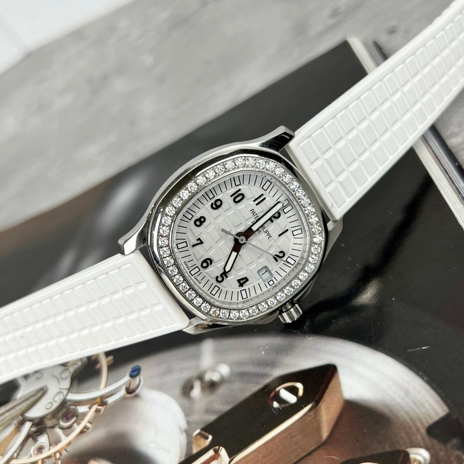 Patek Philippe Aquanaut 5067A Watch With Moissanite Diamond 35.6mm - Image 3